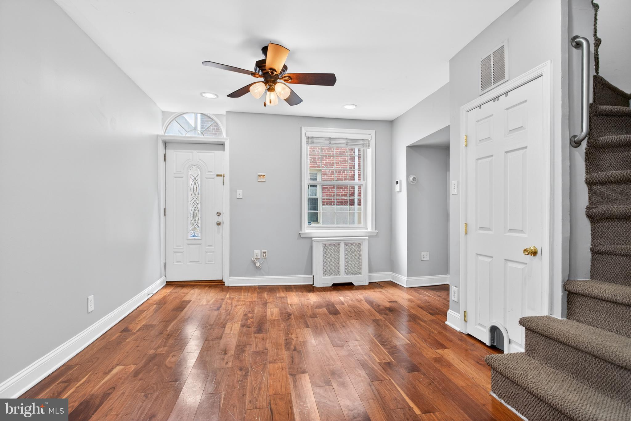 QUEEN VILLAGE - Residential