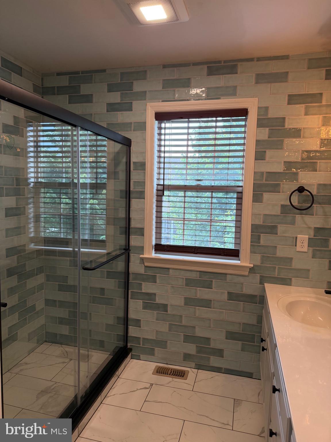 ELM TREE - Residential