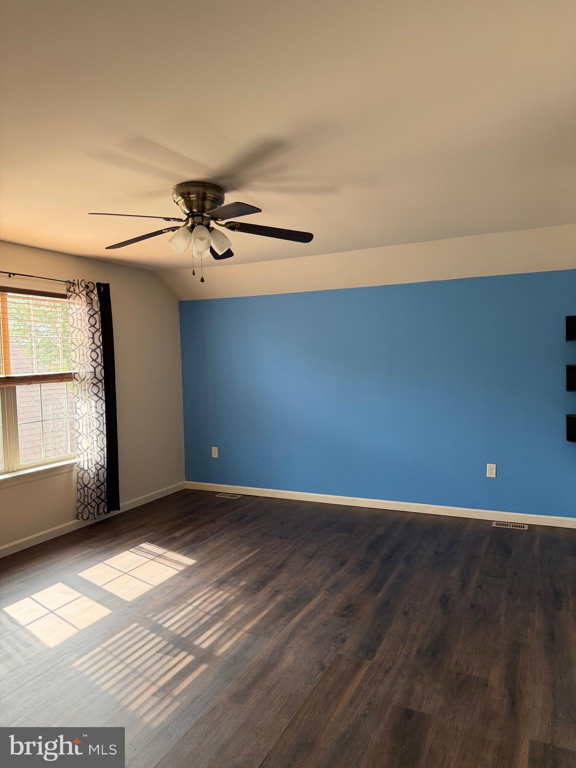 ELM TREE - Residential