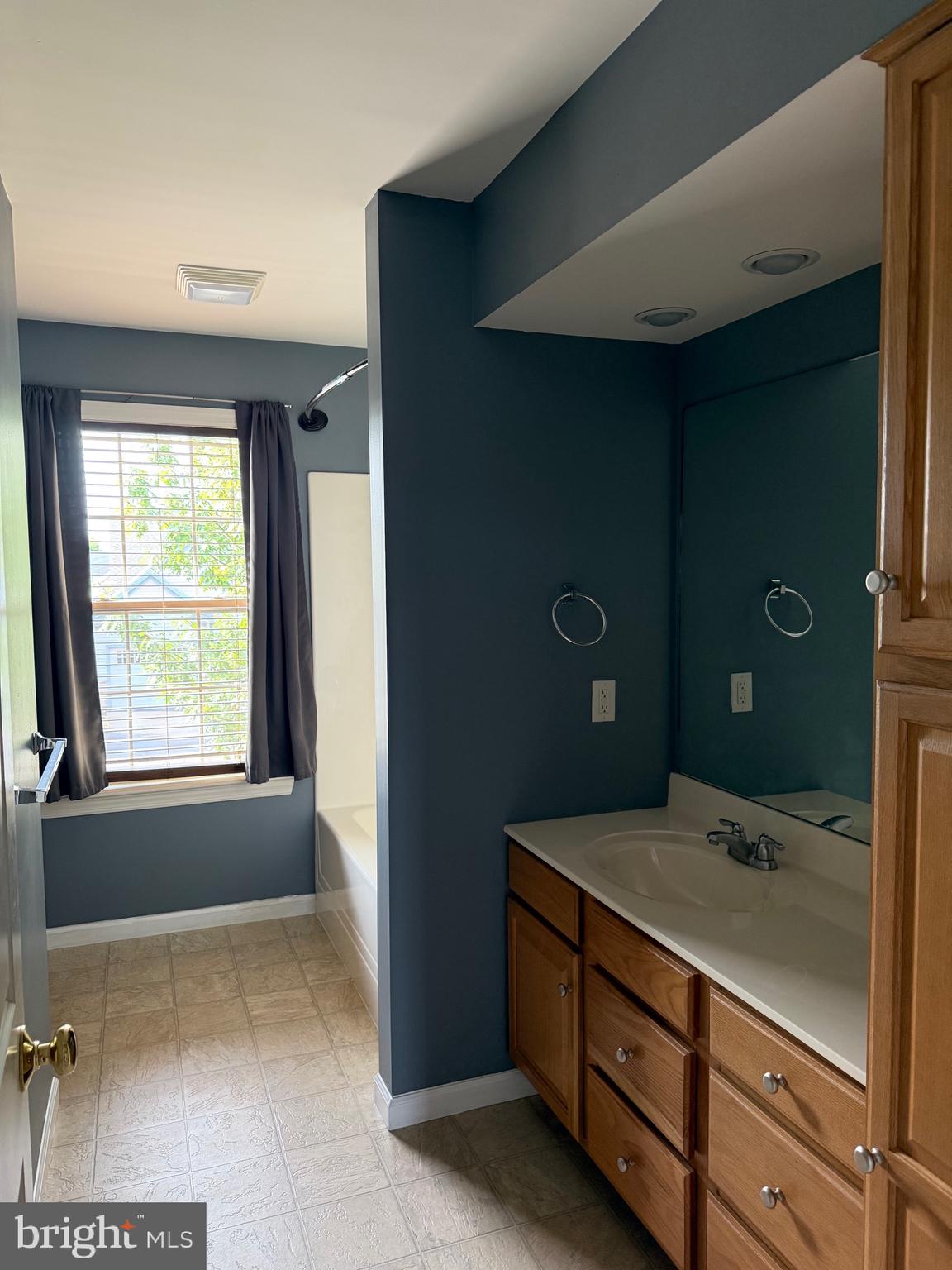 ELM TREE - Residential