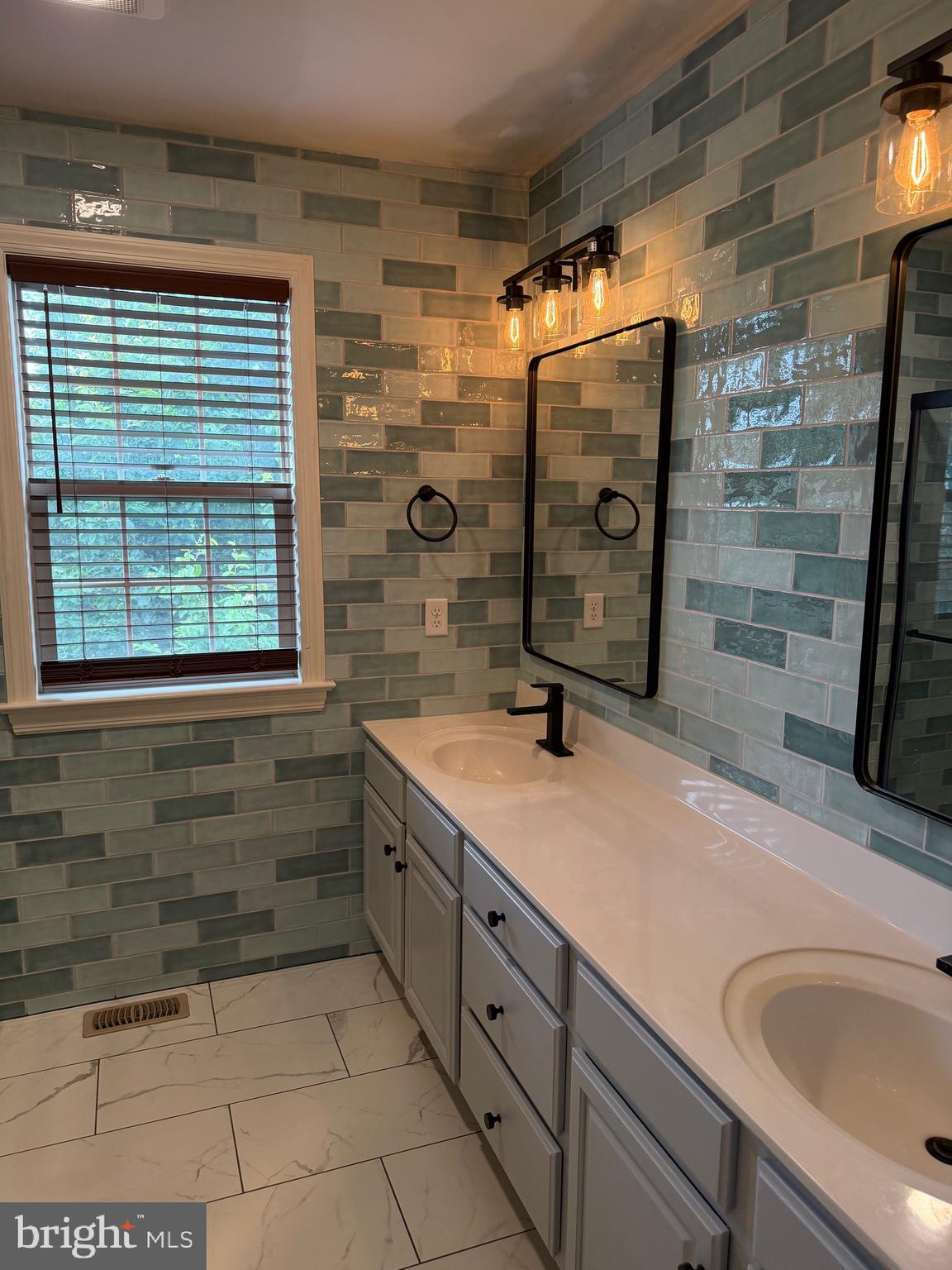 ELM TREE - Residential