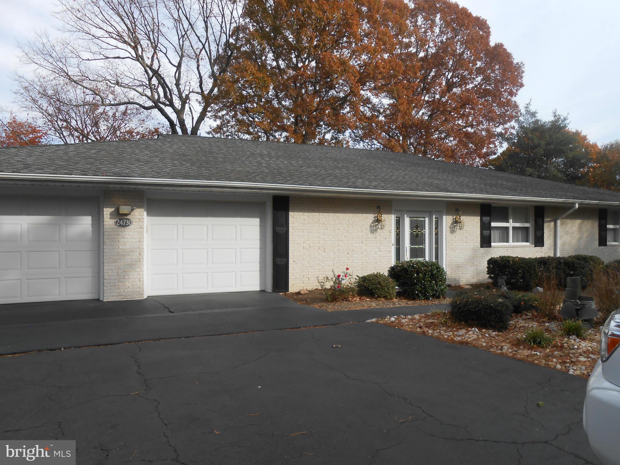 SPECTACULAR! Cuckold Creek, deep sailboat-depth waterfront rambler w/full finished in law-suite. Two fireplaces, screened porch, 2+ car heated garage, 4BR/3FBAs, 400' of bulkhead,45 x 40 boat house w/2 slips & twin 30 amp service. Panoramic view!! Lots & lots of storage. Excellent location in downtown Hollywood!!