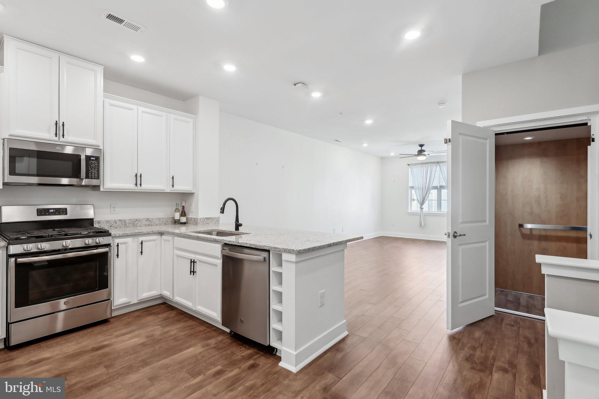 WATERSIDE - Residential