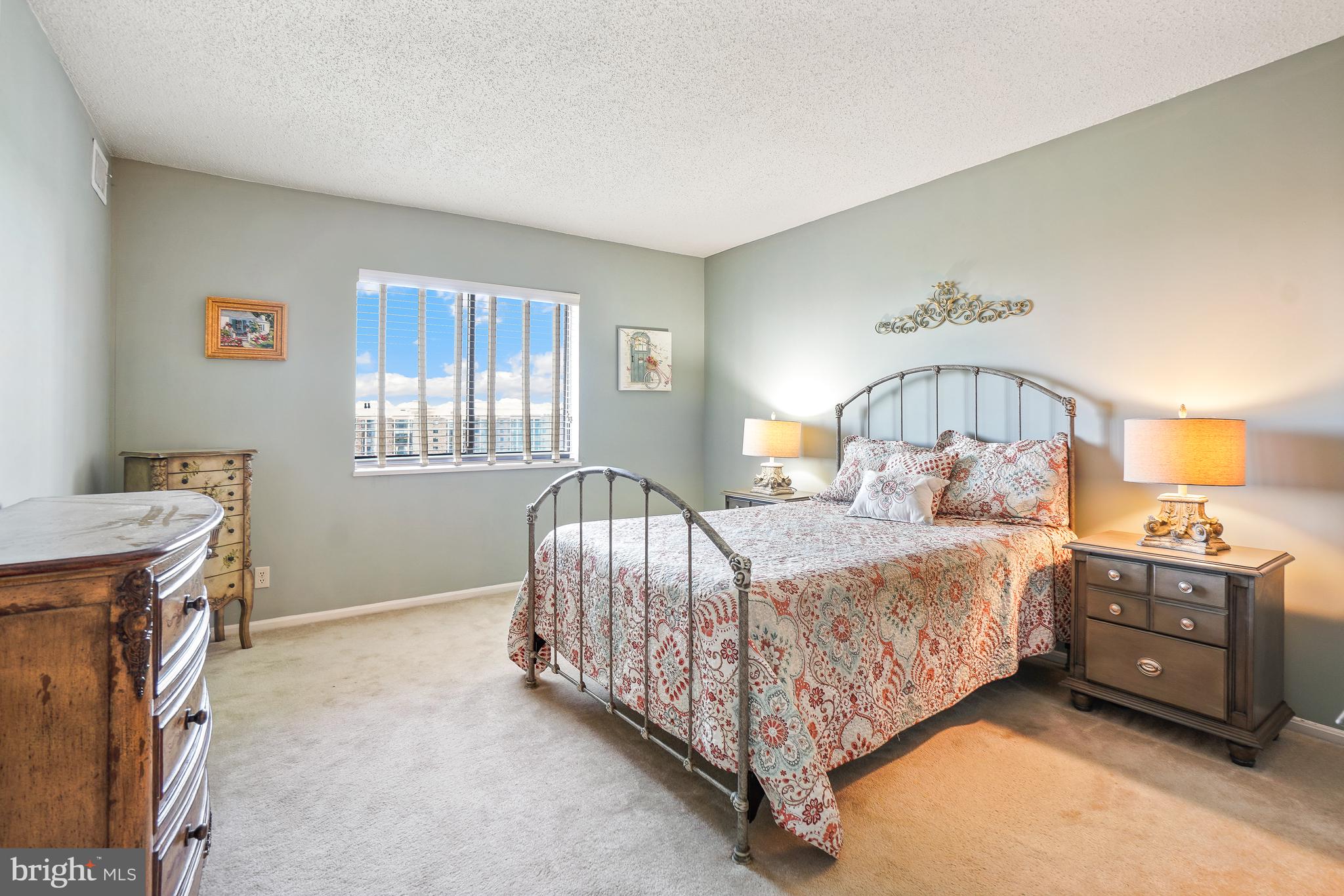 MONTEBELLO - Residential