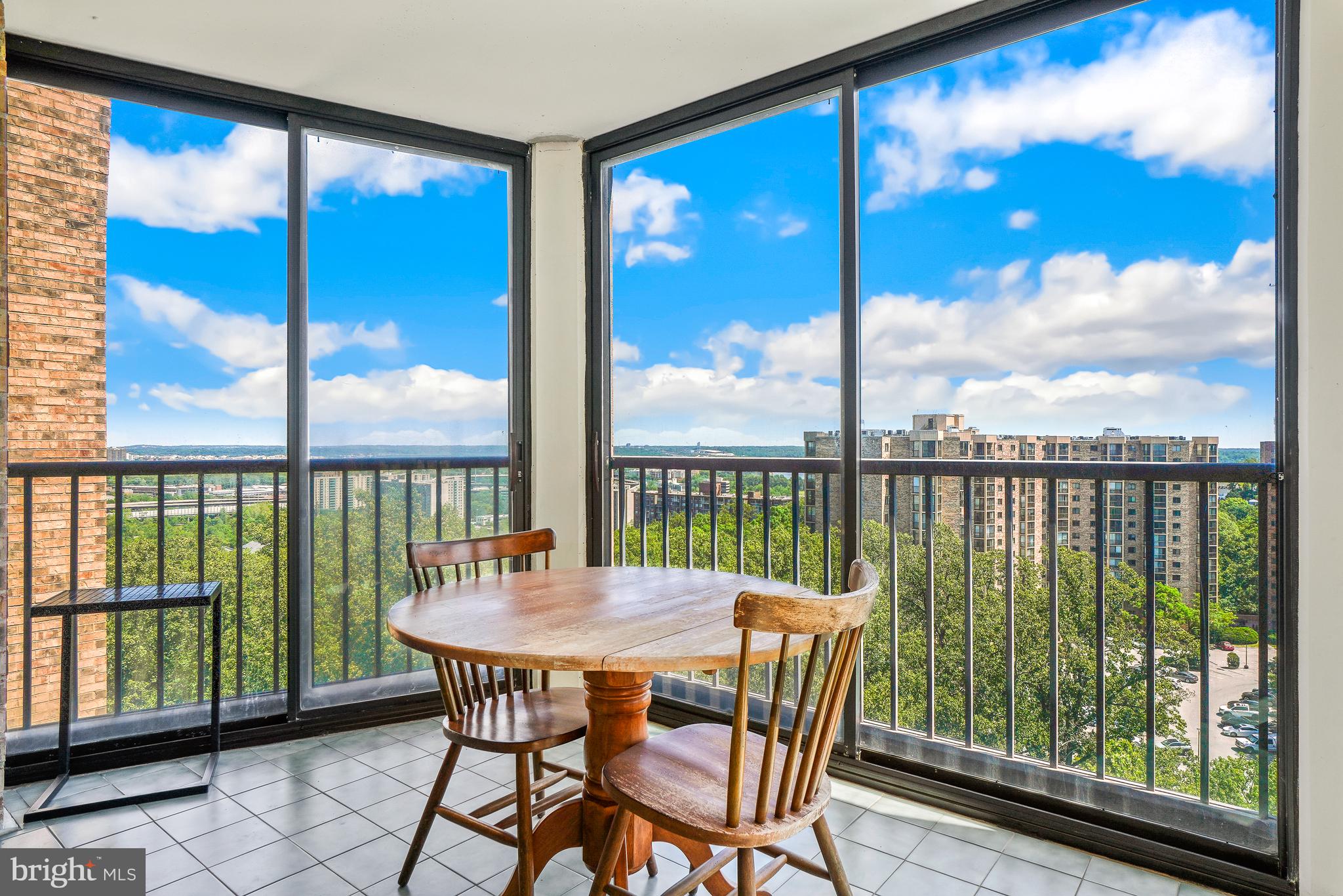MONTEBELLO - Residential