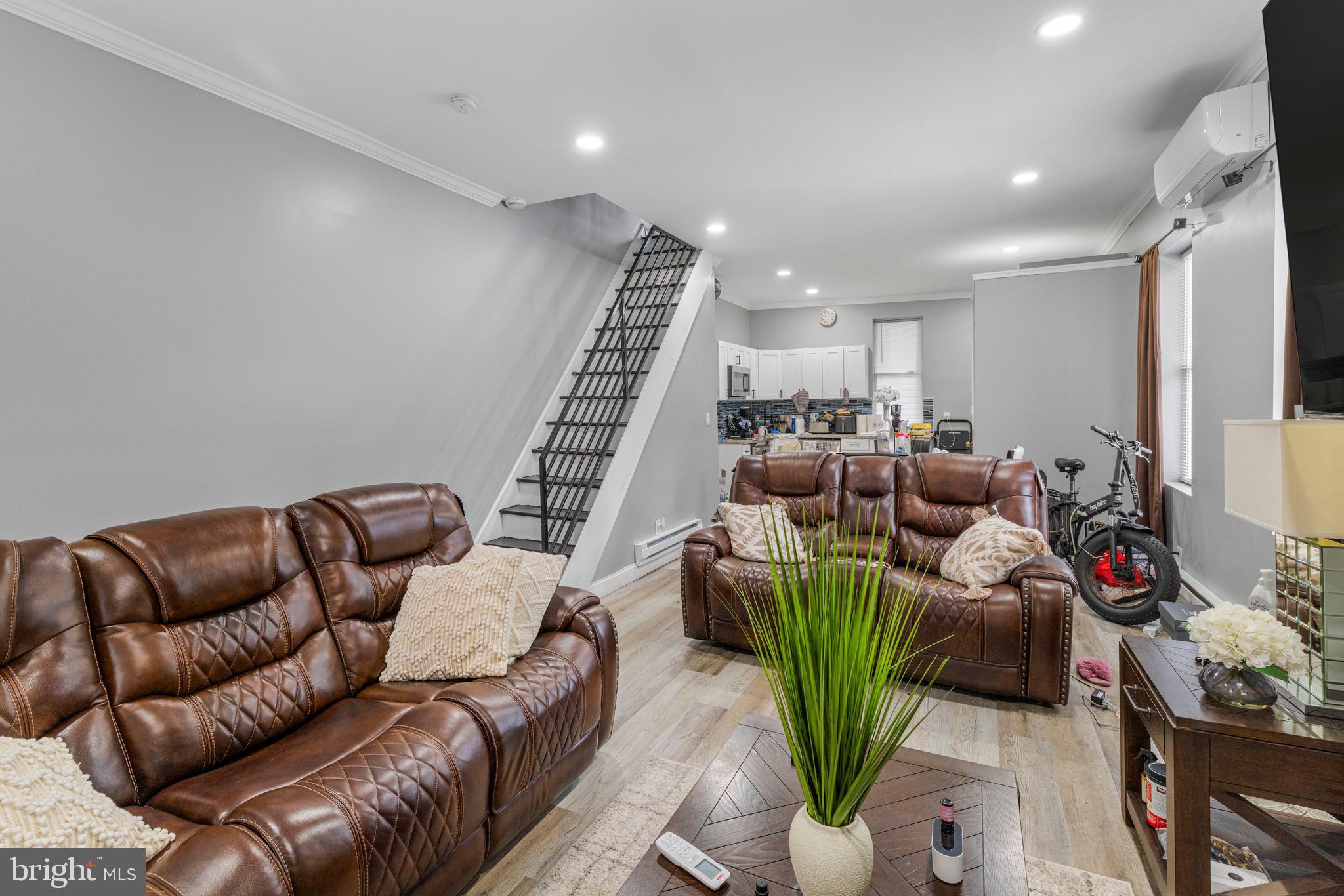STRAWBERRY MANSION - Residential