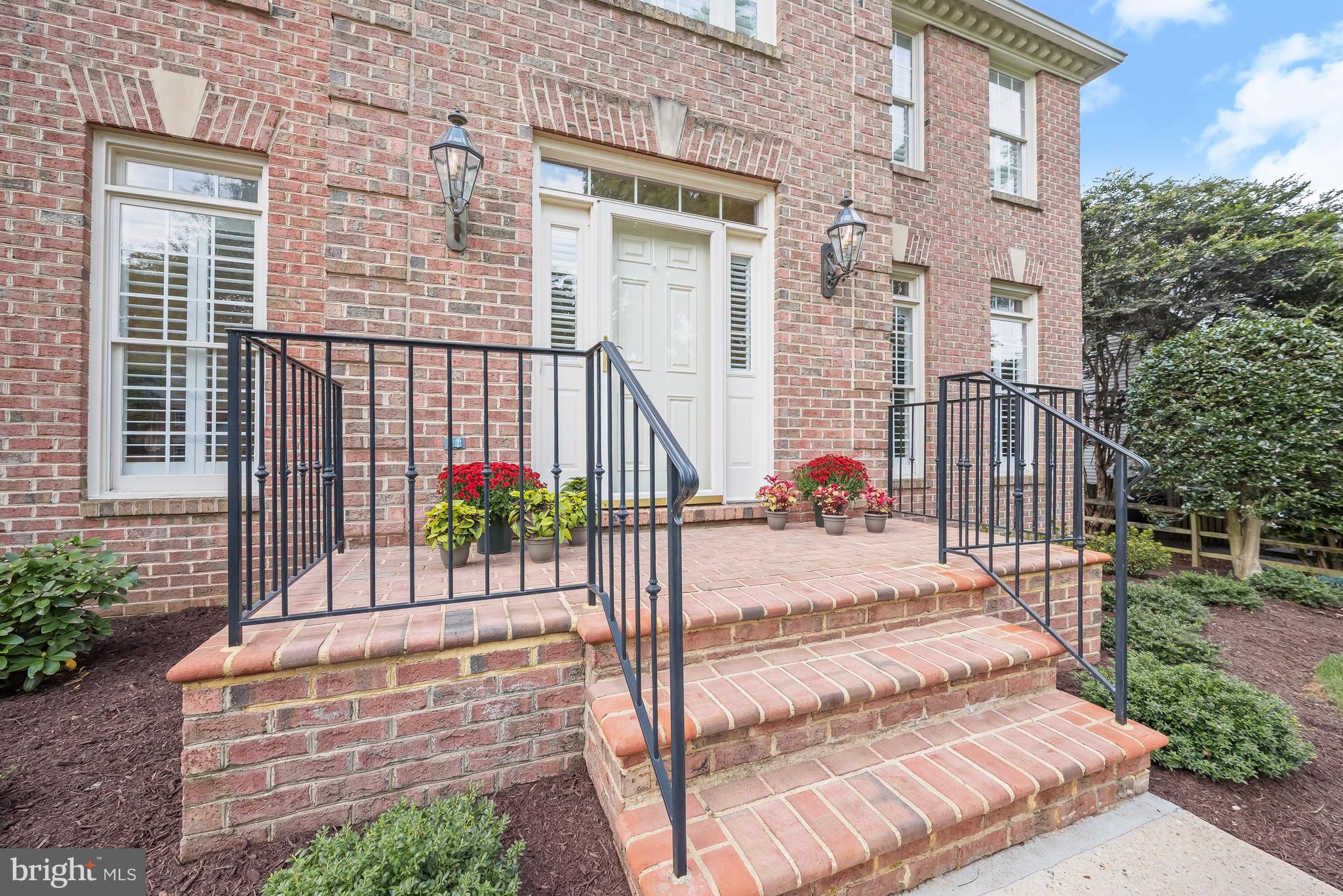 COUNTRY PLACE - Residential