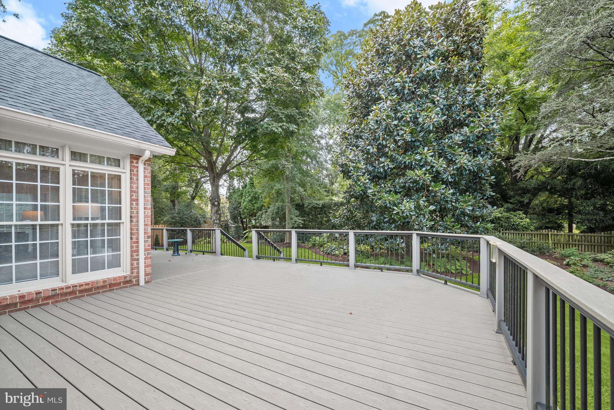 COUNTRY PLACE - Residential