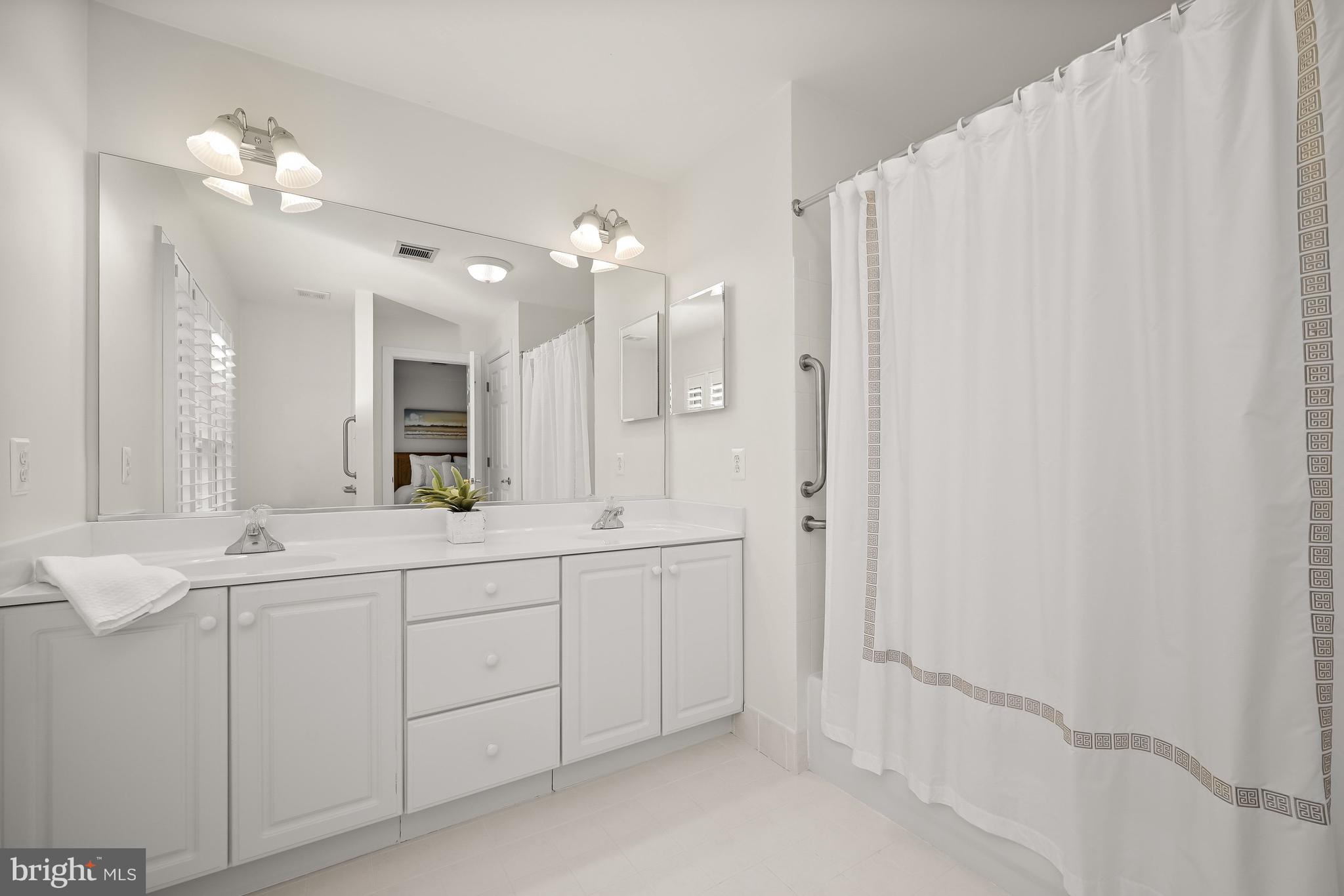 COUNTRY PLACE - Residential