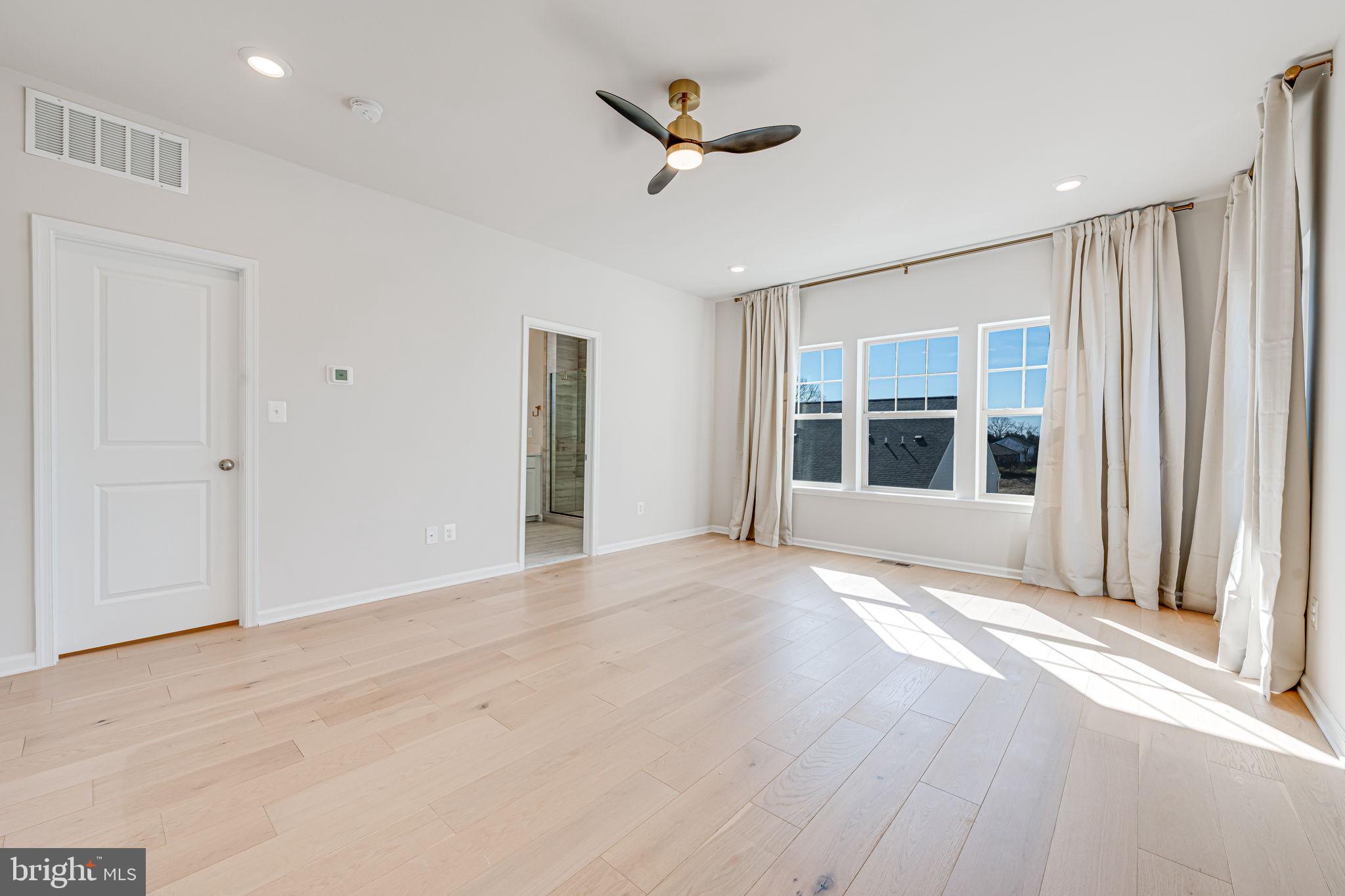 JEFFERSON SQUARE - Residential Lease