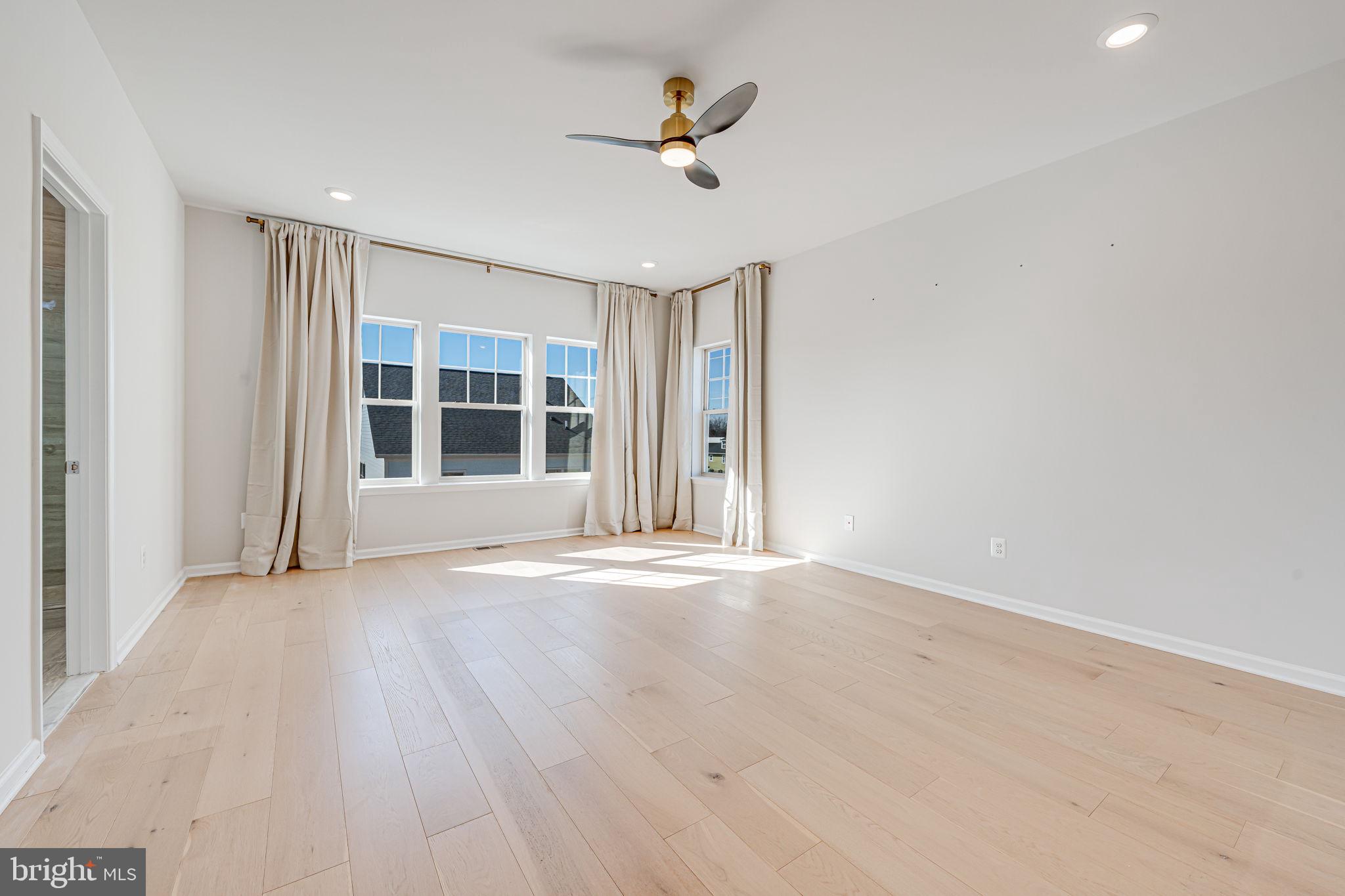 JEFFERSON SQUARE - Residential Lease