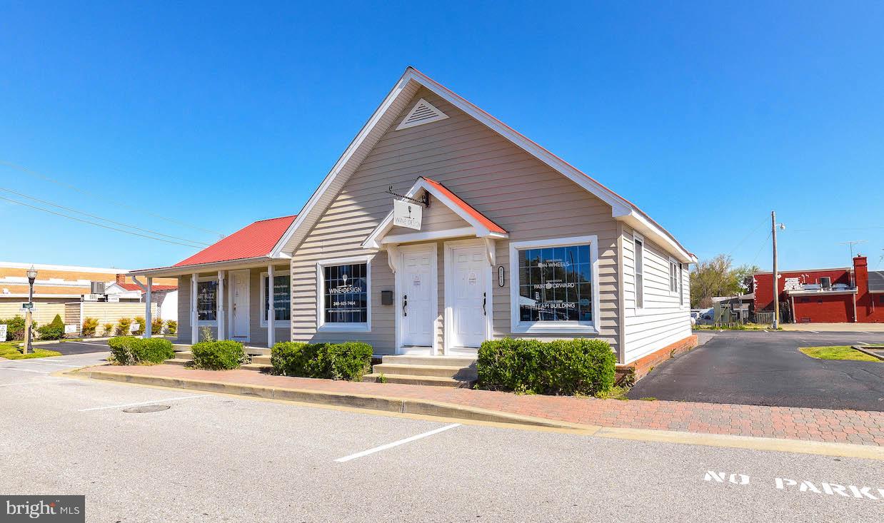 FOXWELL CONDOMINIUMS - Residential Lease