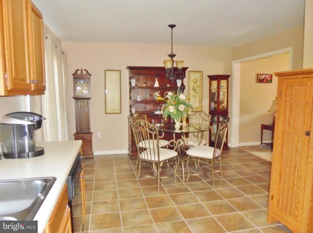 COUNTRY CIRCLE - Residential