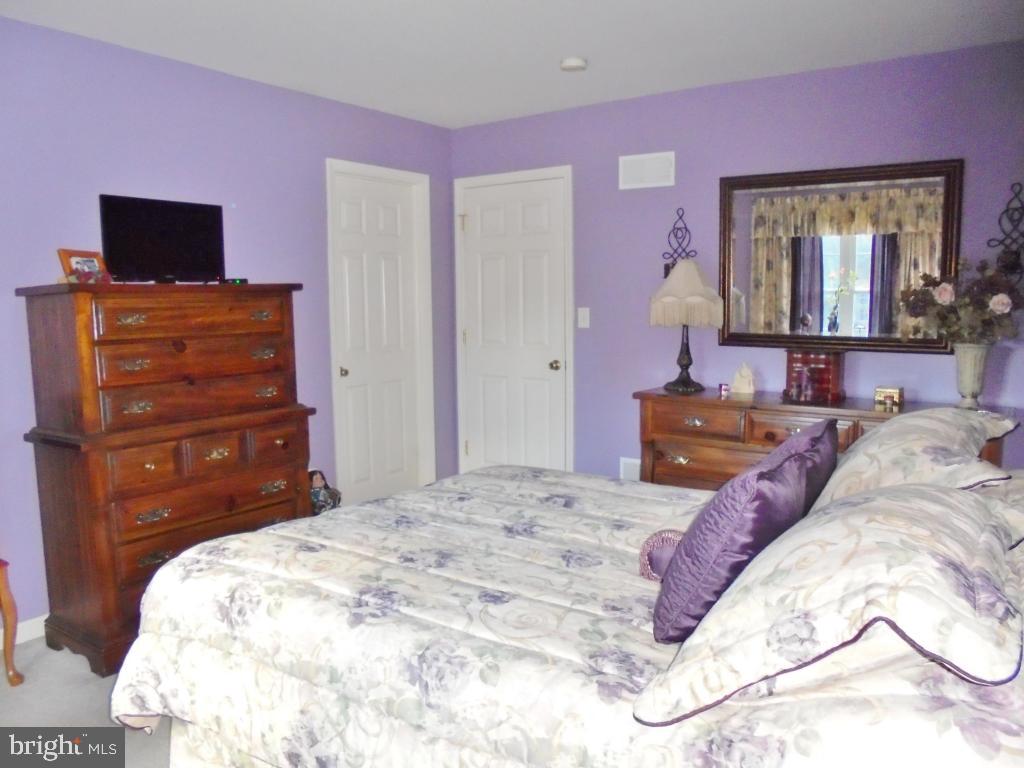 COUNTRY CIRCLE - Residential