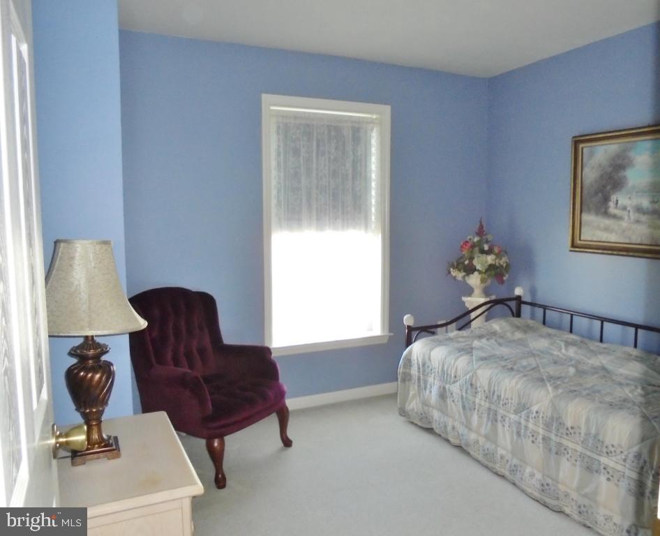 COUNTRY CIRCLE - Residential