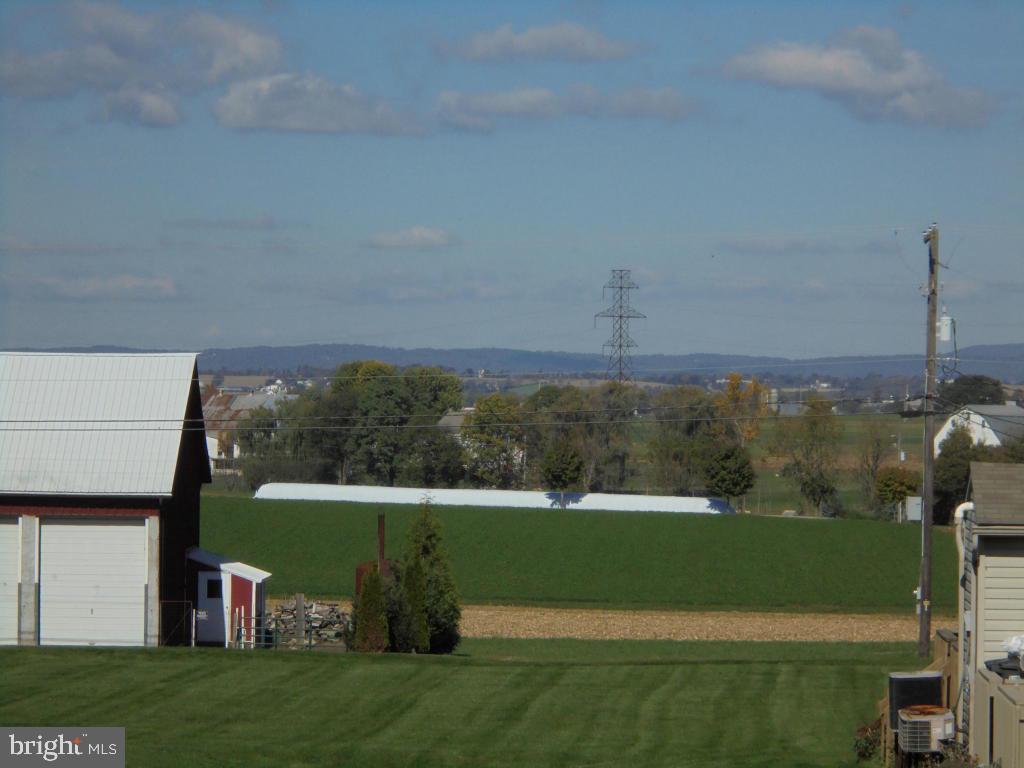 COUNTRY CIRCLE - Residential