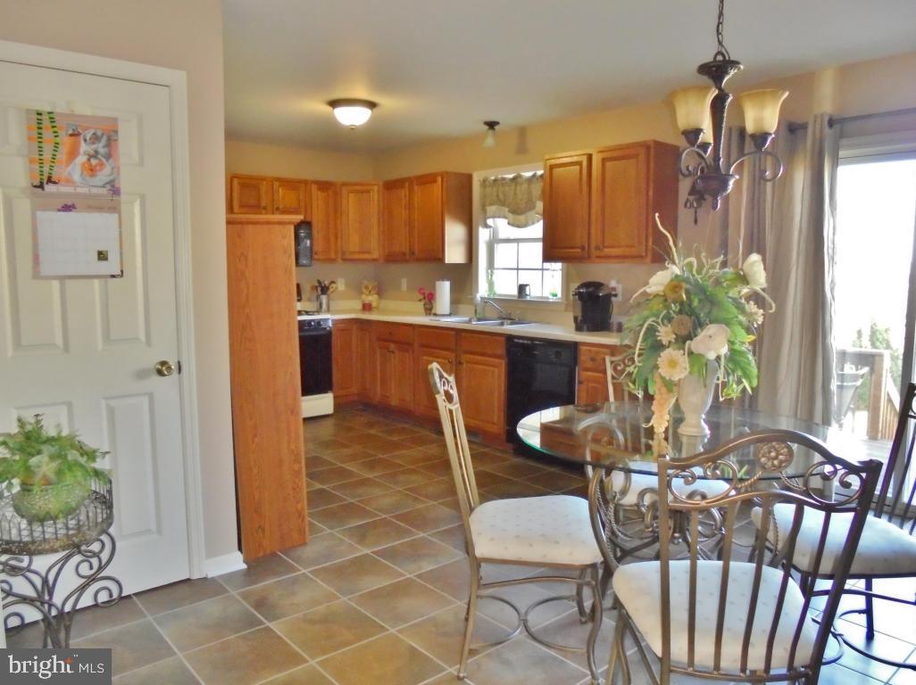COUNTRY CIRCLE - Residential