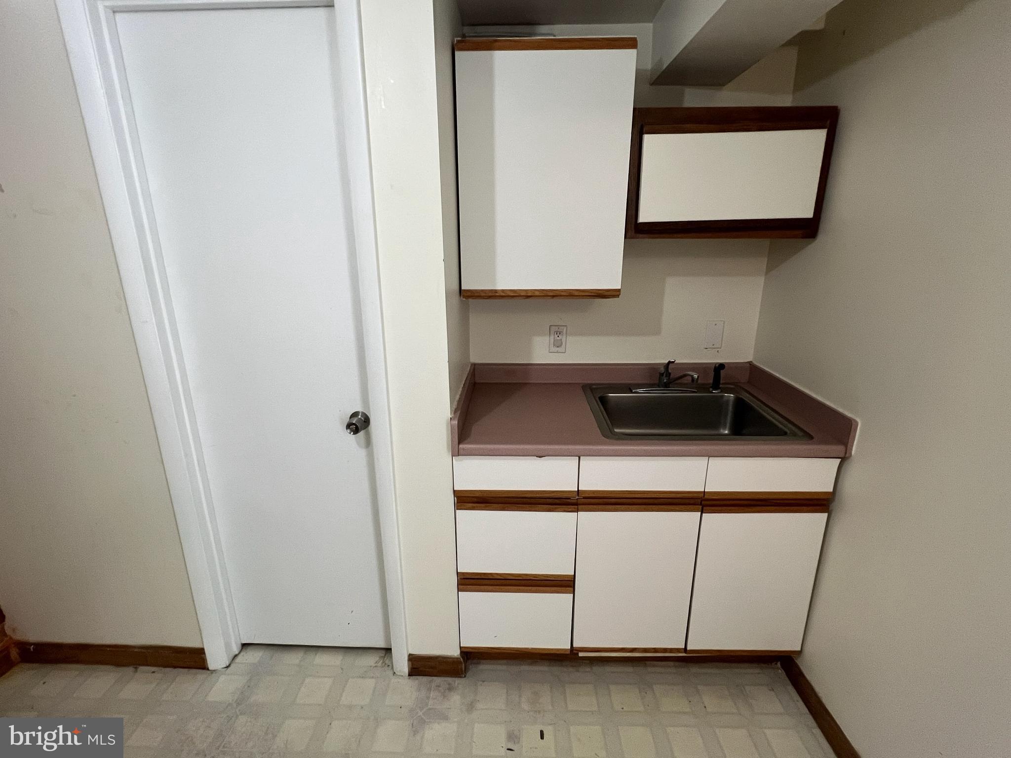 CARROLL KNOLLS - Residential Lease