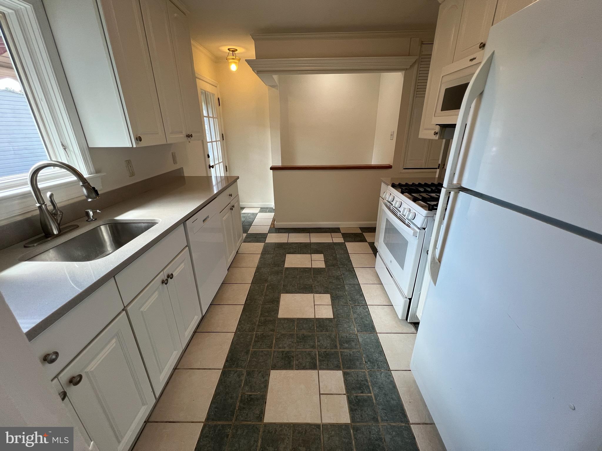 CARROLL KNOLLS - Residential Lease