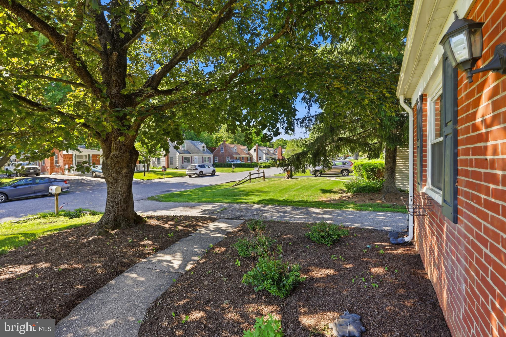 GREENTOP MANOR - Residential