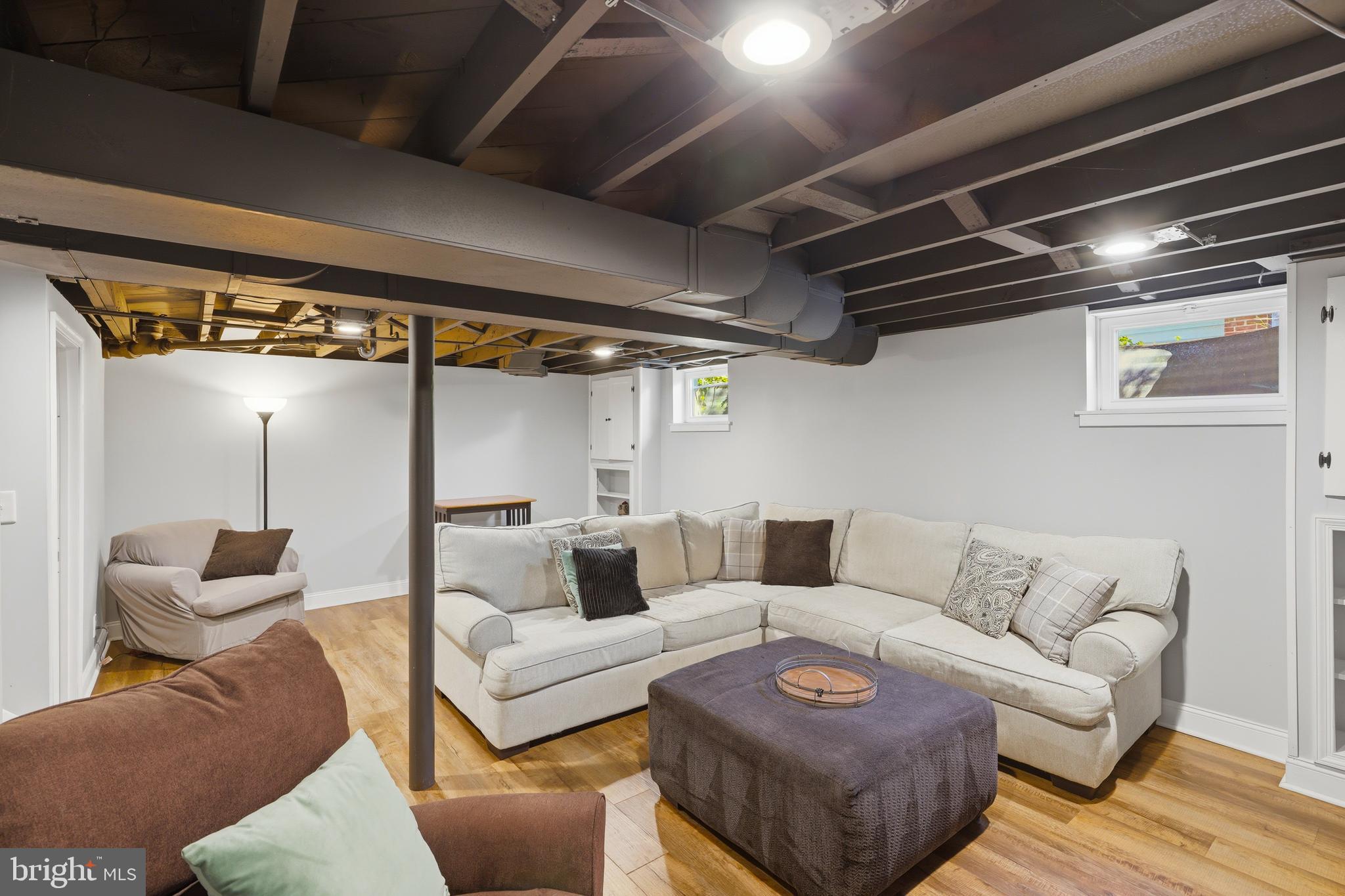 GREENTOP MANOR - Residential
