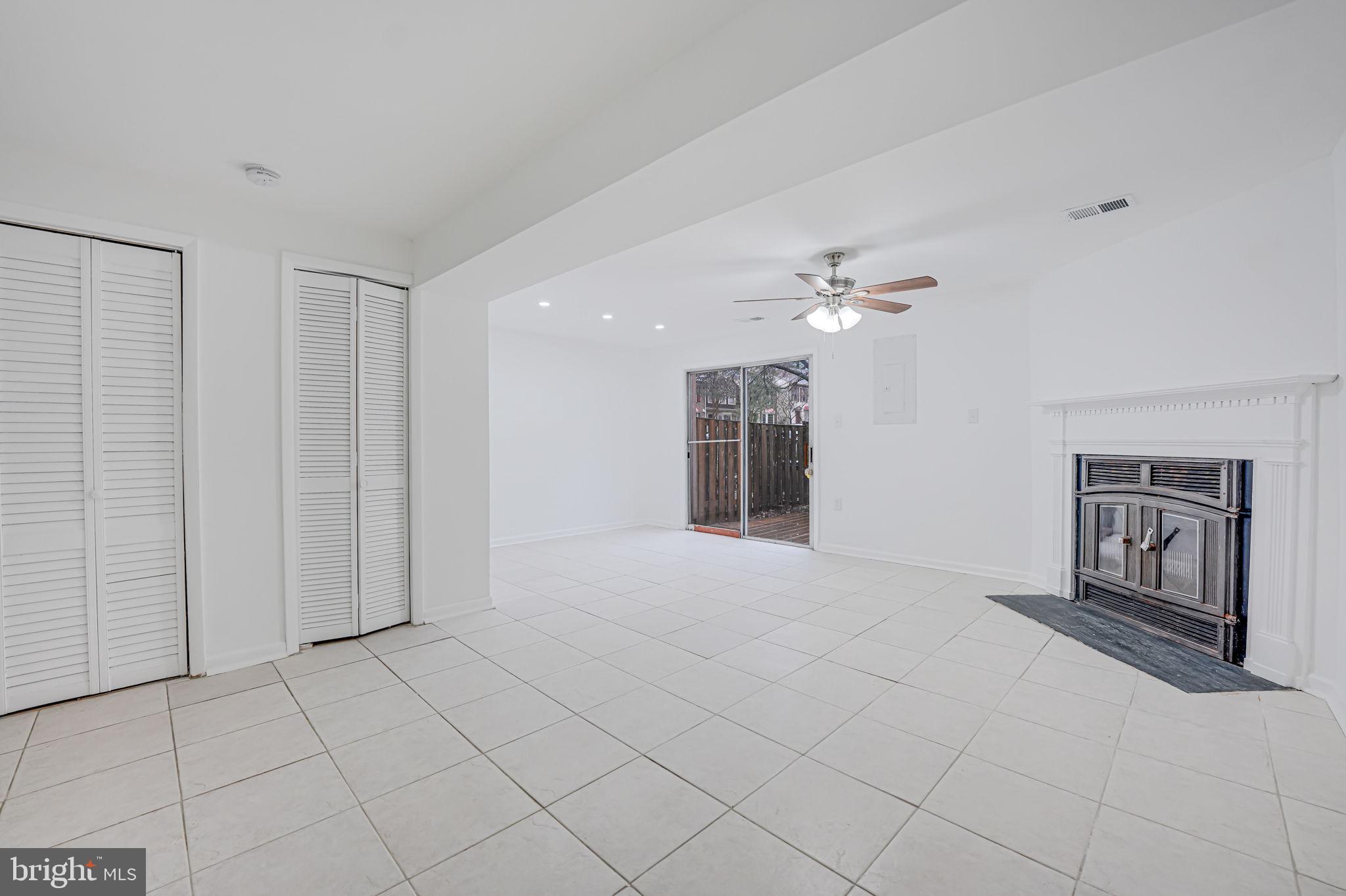 COLONY PARK - Residential