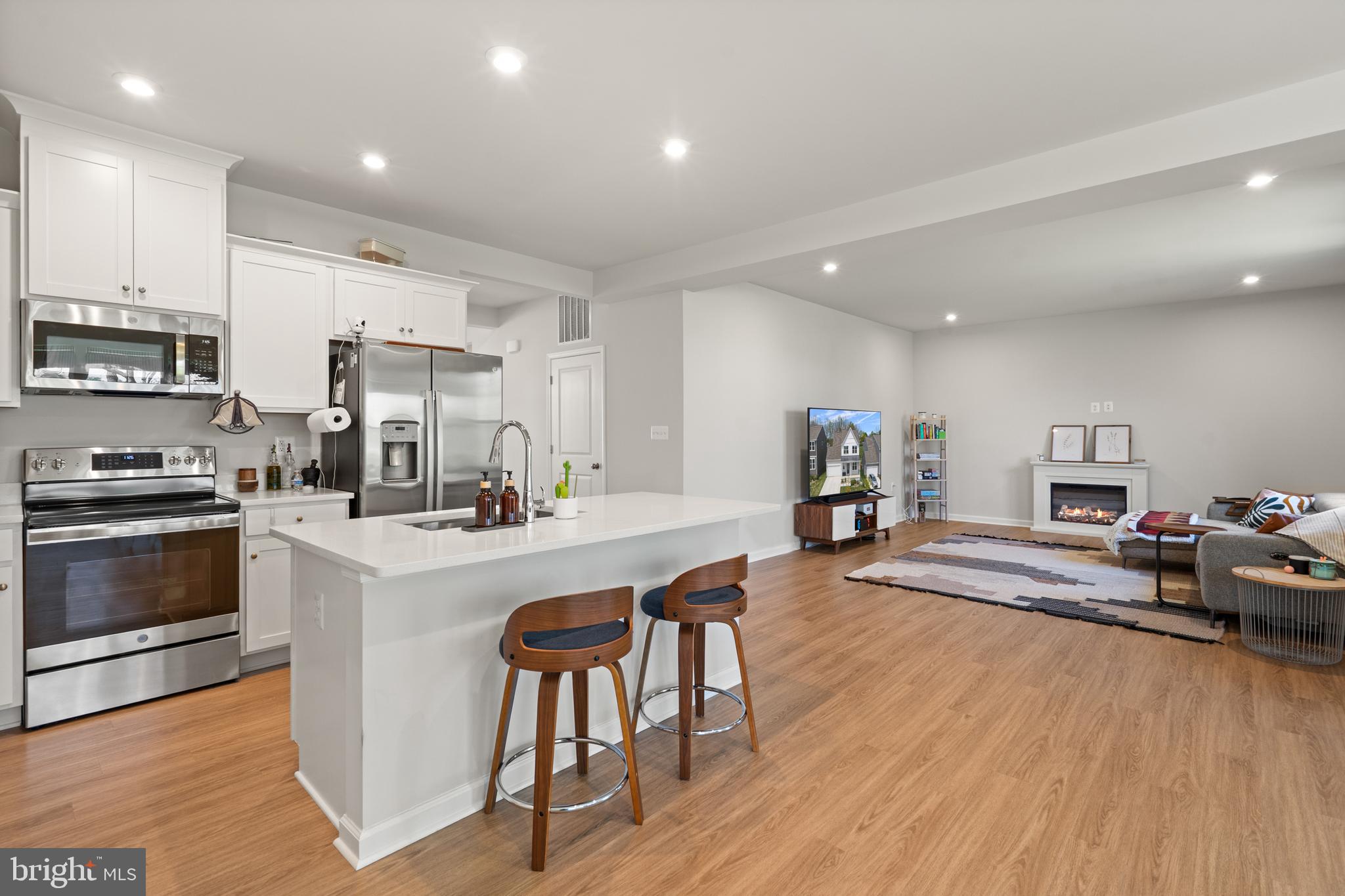 PRESIDENTS POINTE - Residential
