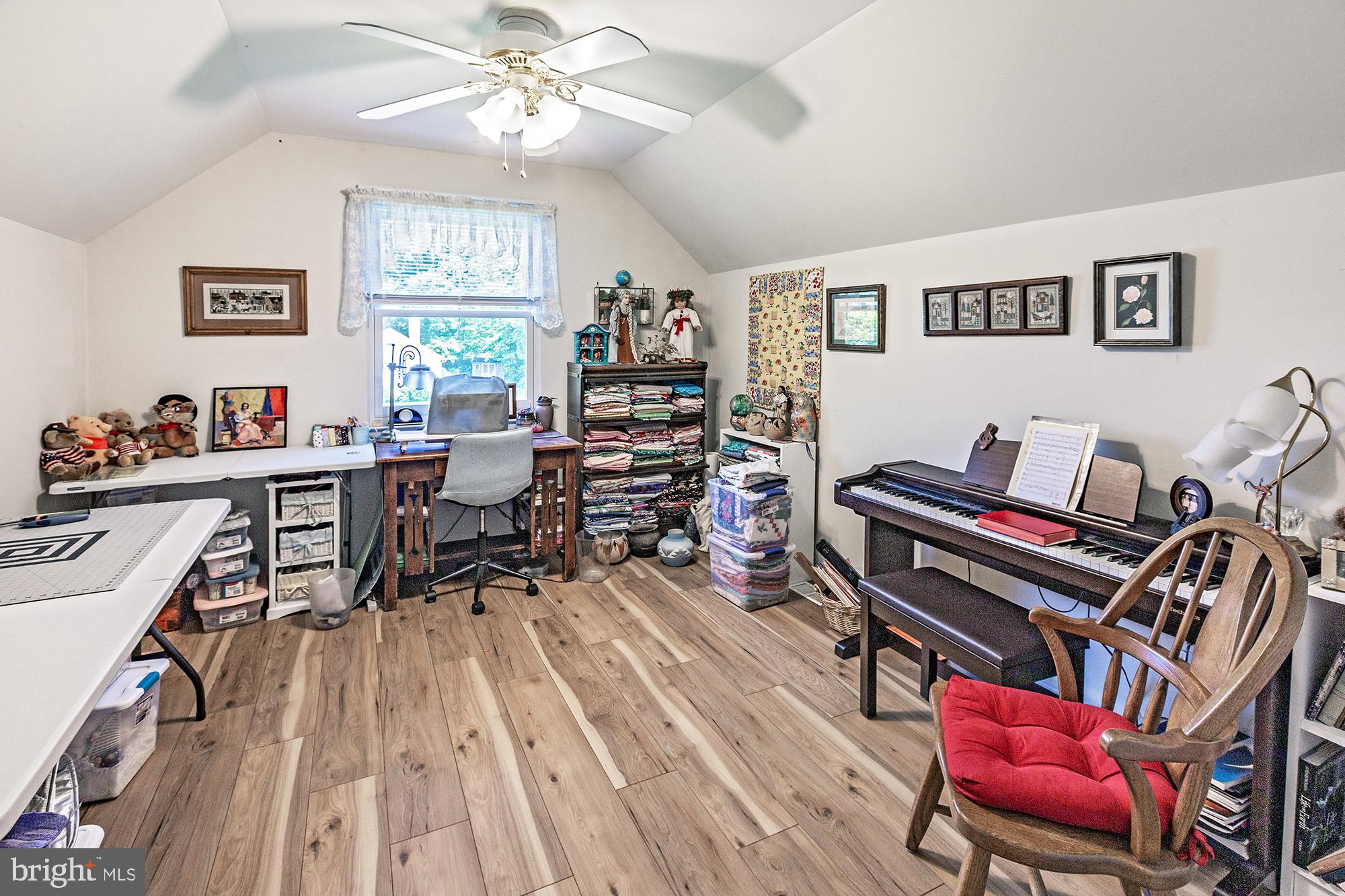 WRANGLE HILL ESTATES - Residential