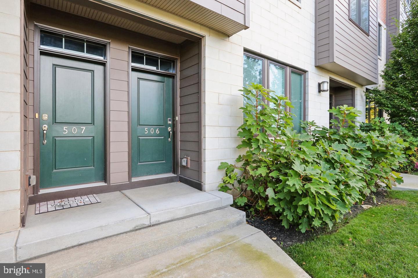 BROWNSTONES AT VF - Residential Lease