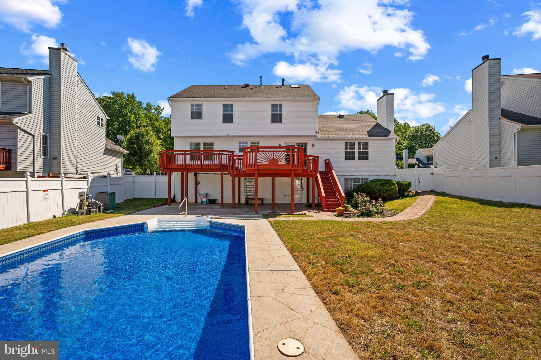 MANOR KNOLLS - Residential
