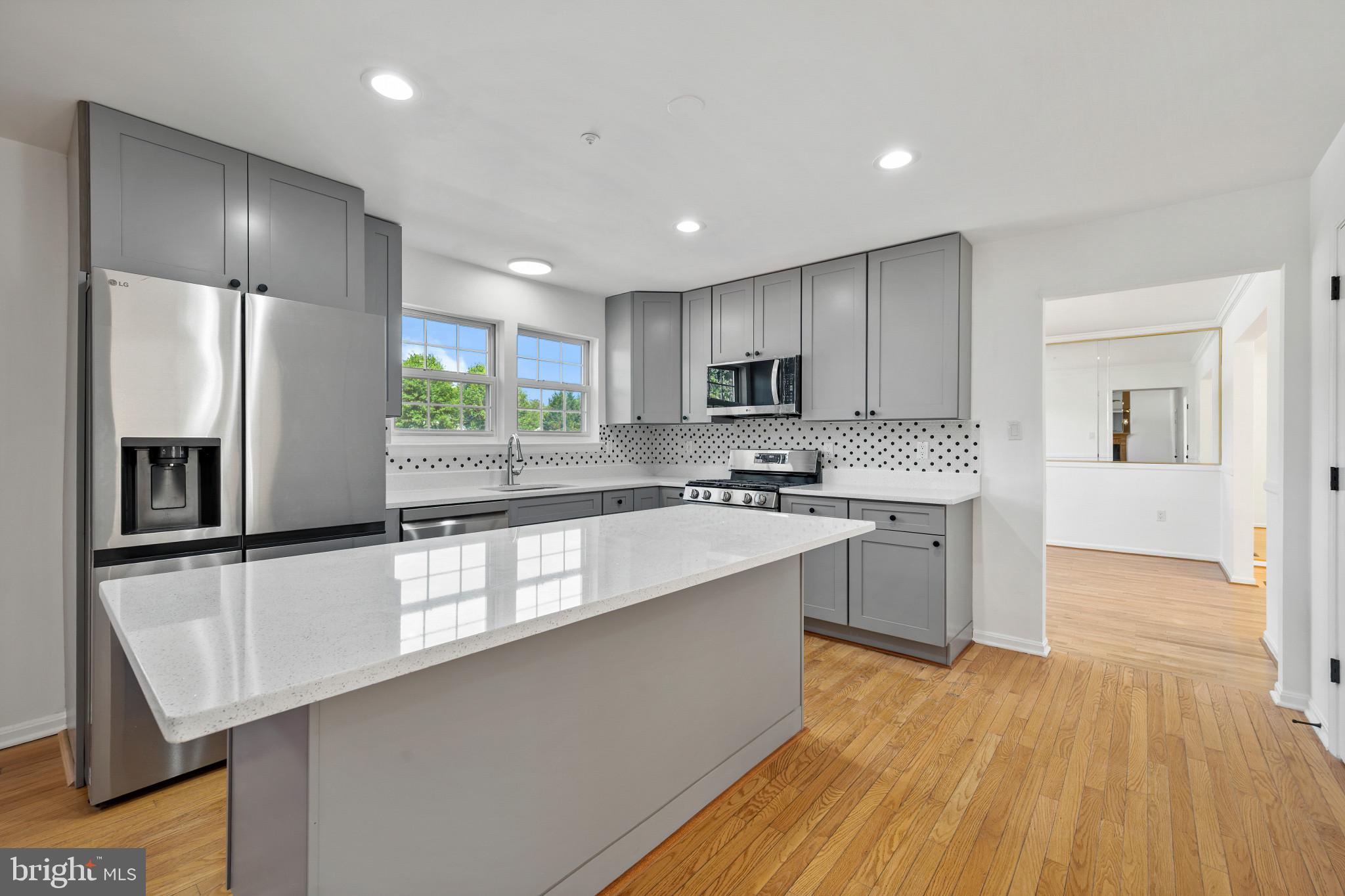 MANOR KNOLLS - Residential