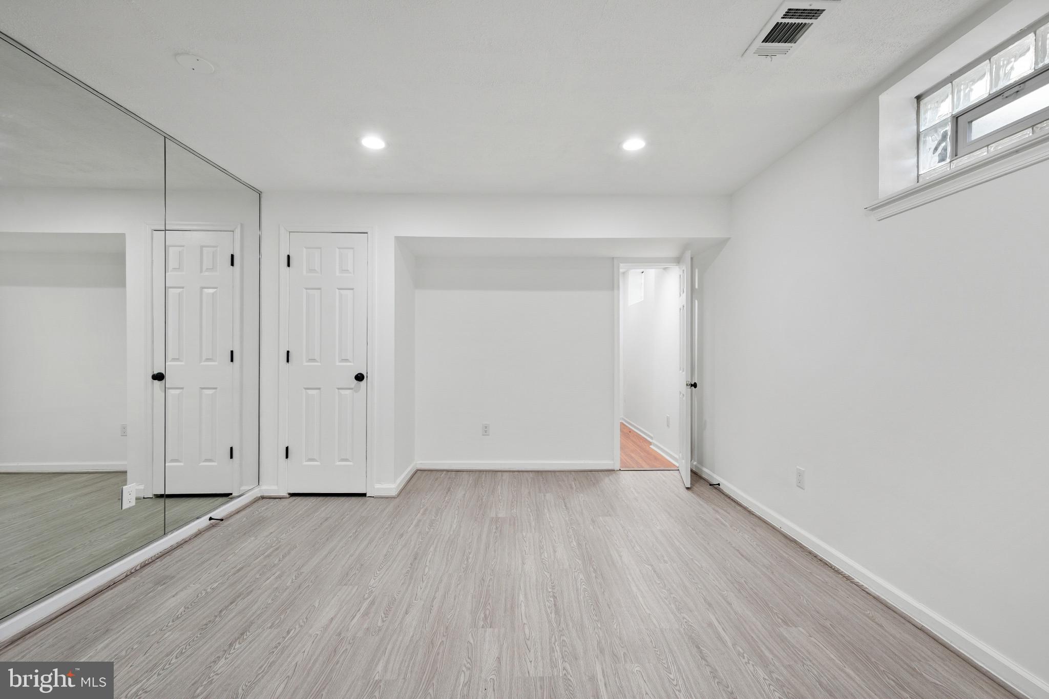 MANOR KNOLLS - Residential