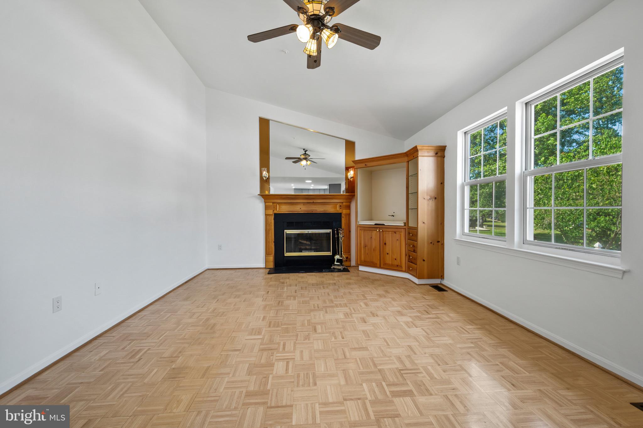 MANOR KNOLLS - Residential