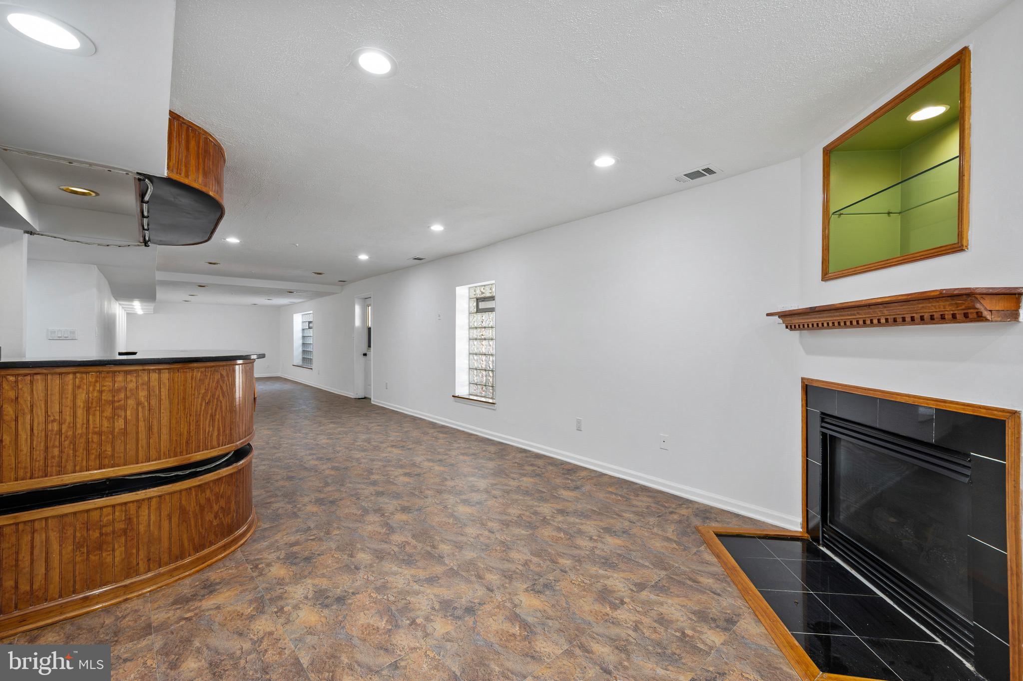 MANOR KNOLLS - Residential