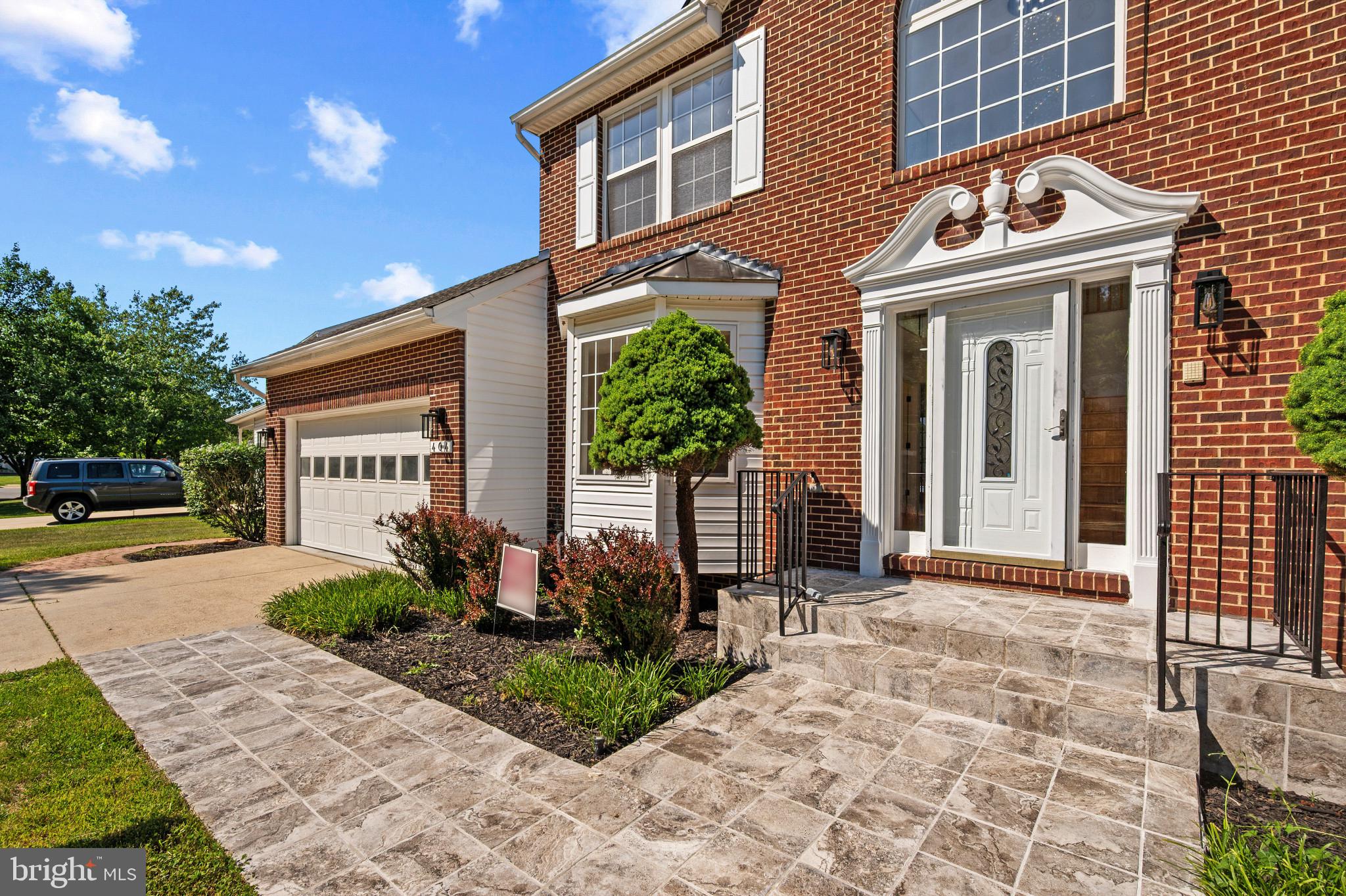MANOR KNOLLS - Residential