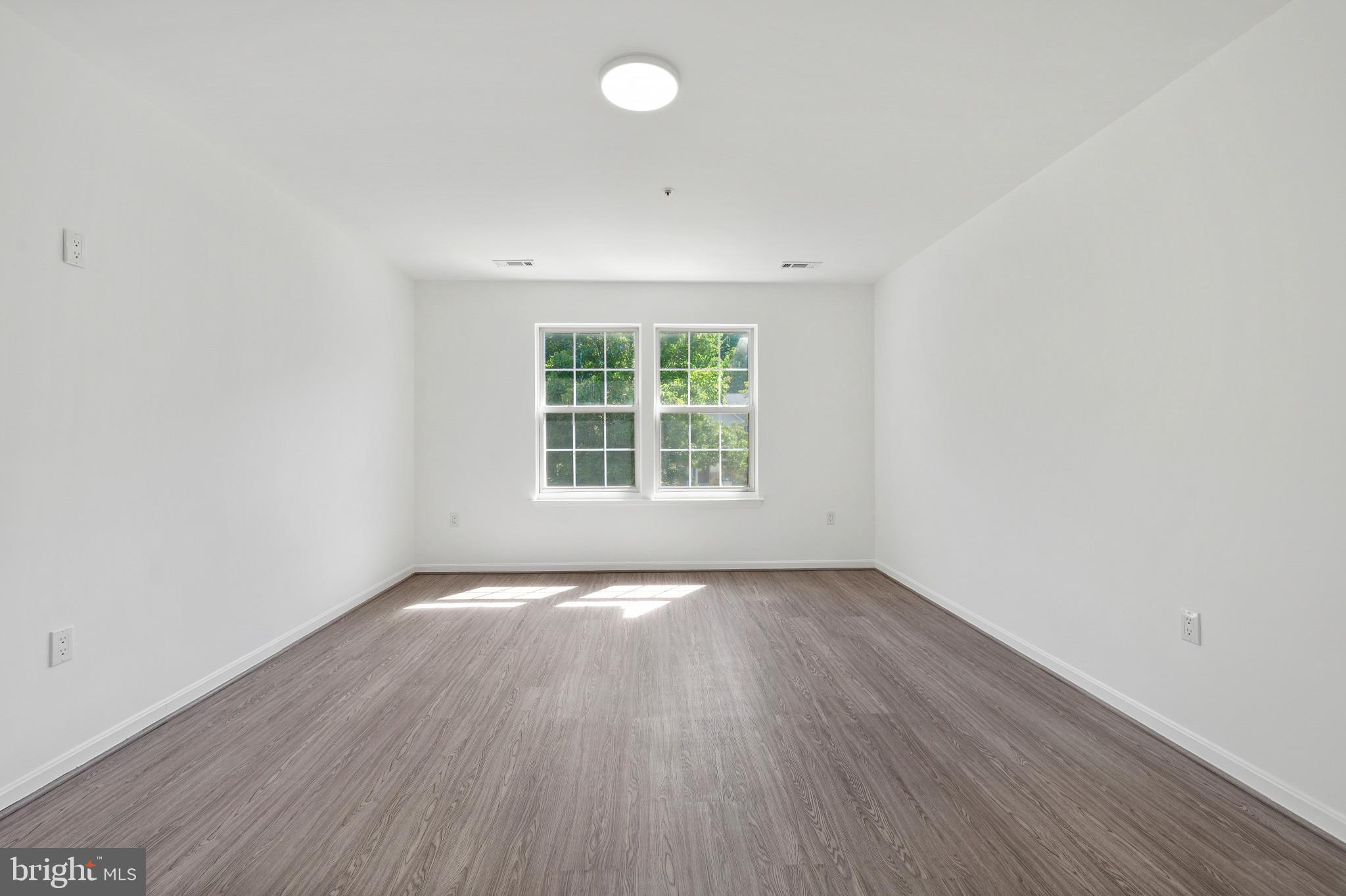 MANOR KNOLLS - Residential
