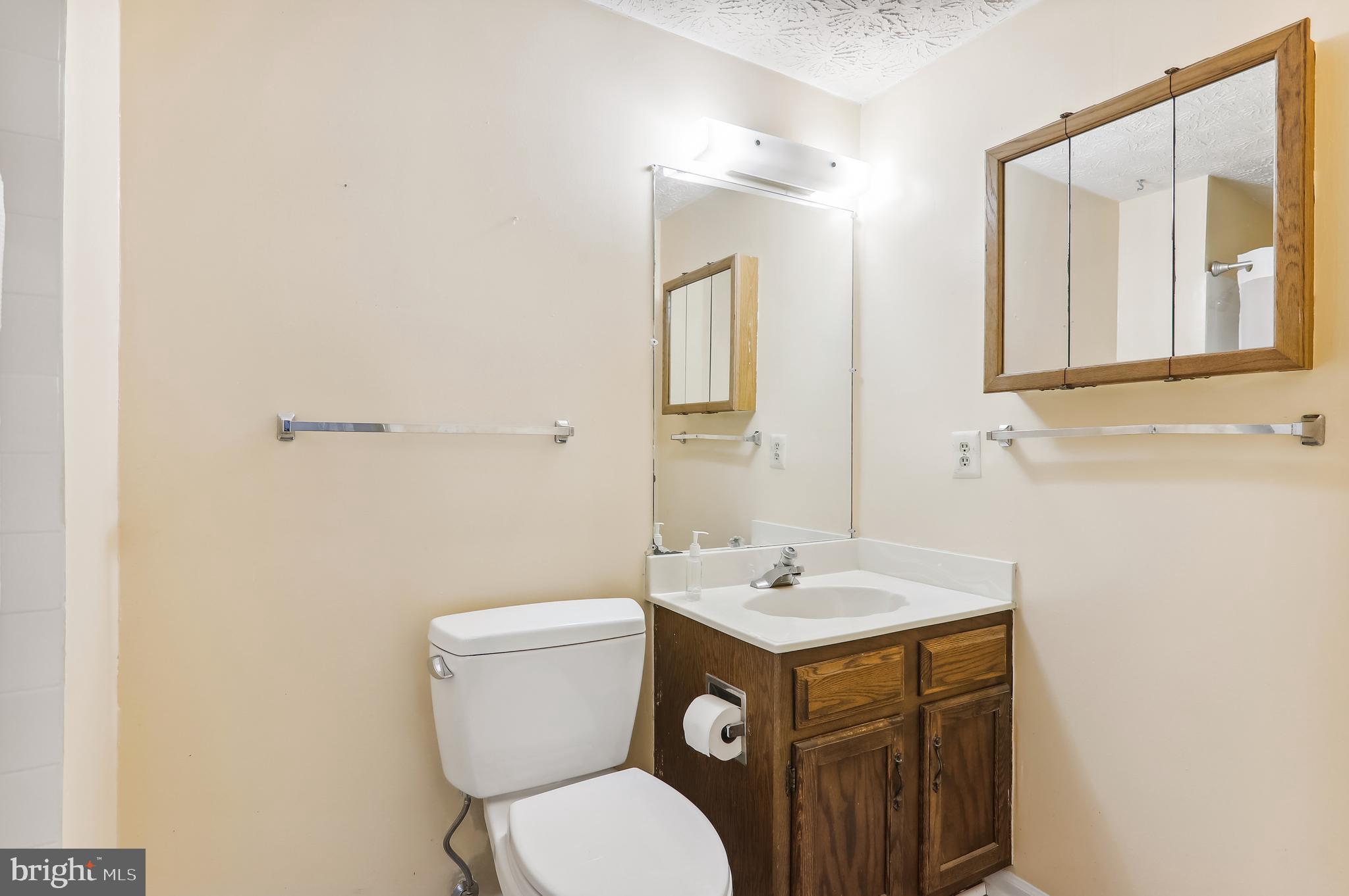 CALVERTON TOWNES - Residential