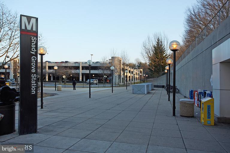 PARK OVERLOOK - Residential Lease