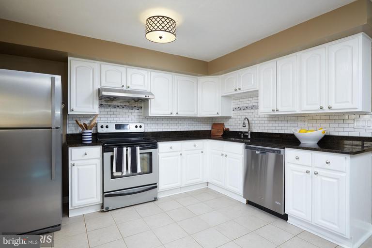 PARK OVERLOOK - Residential Lease