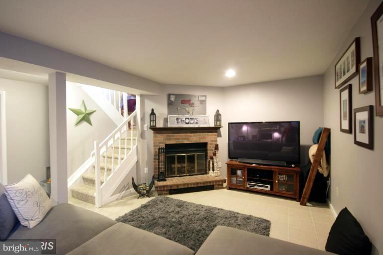 PARK OVERLOOK - Residential Lease