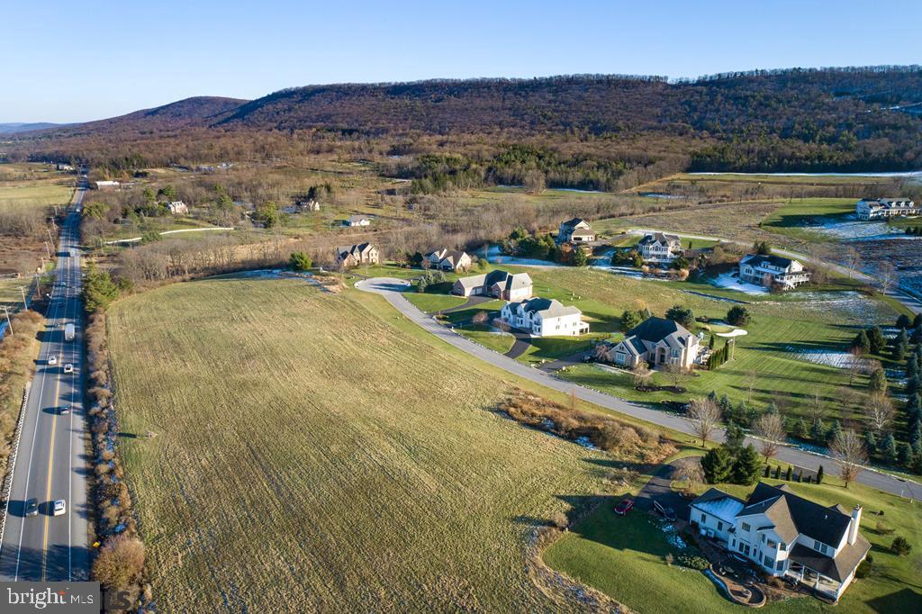 LAUREL HILLS - Land