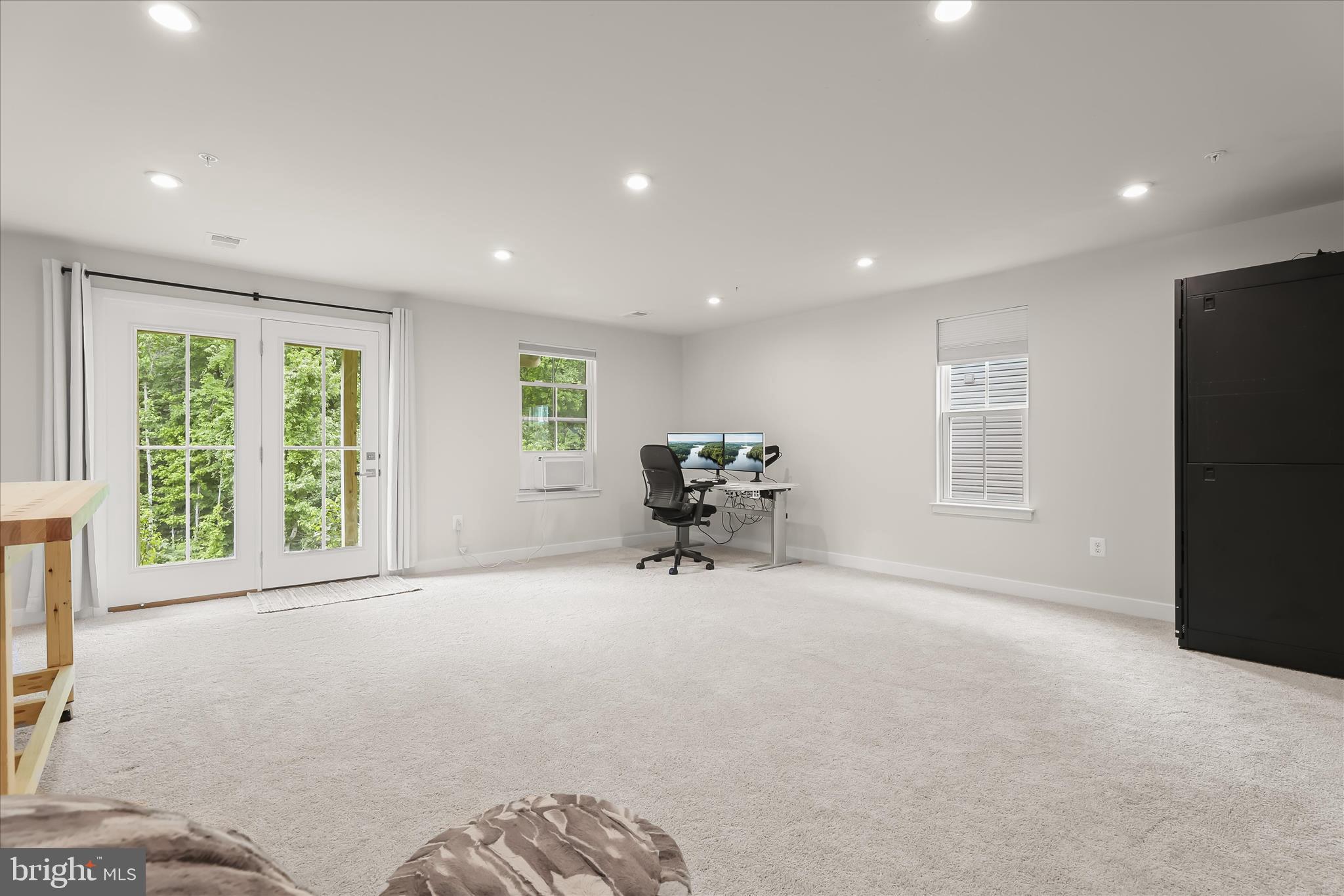 JAMES RUN TOWNHOMES - Residential