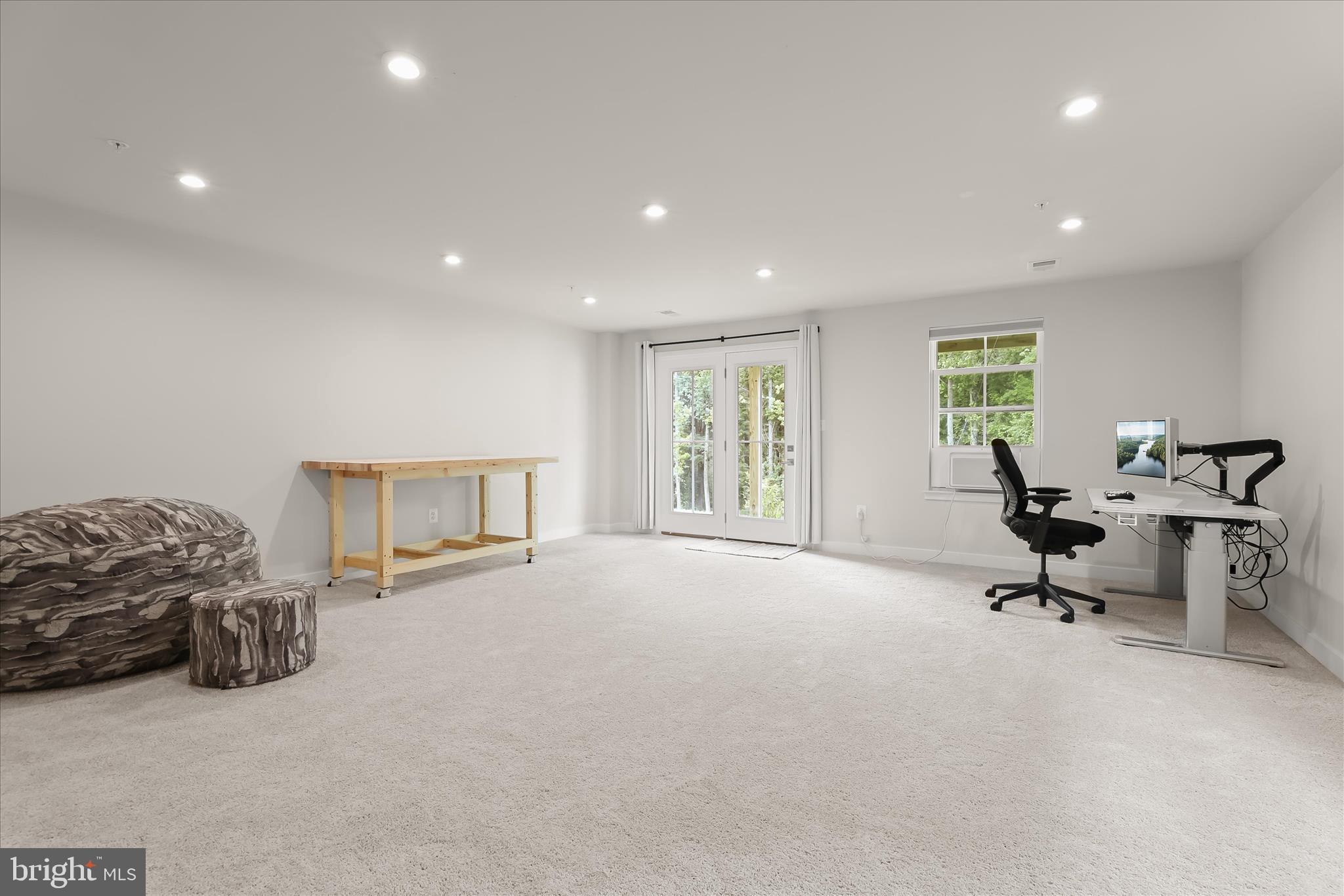 JAMES RUN TOWNHOMES - Residential
