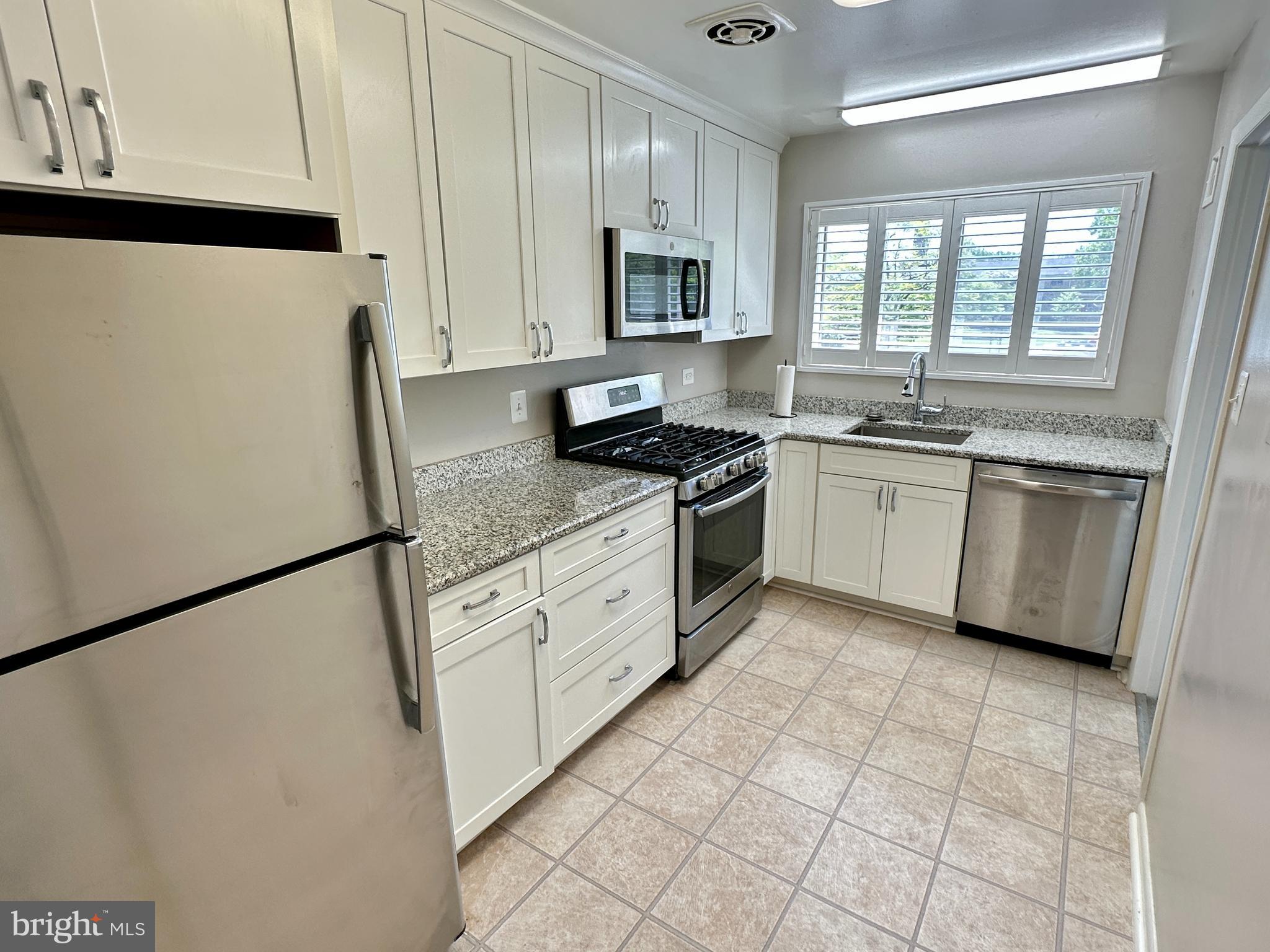PARKSIDE CONDOMINIUMS - Residential Lease