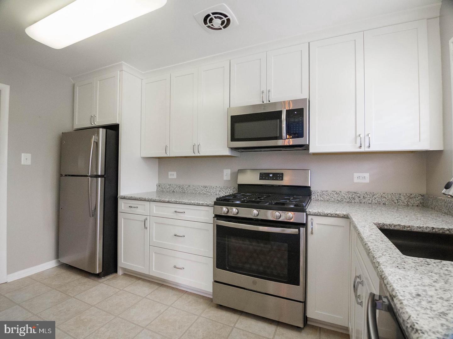 PARKSIDE CONDOMINIUMS - Residential Lease