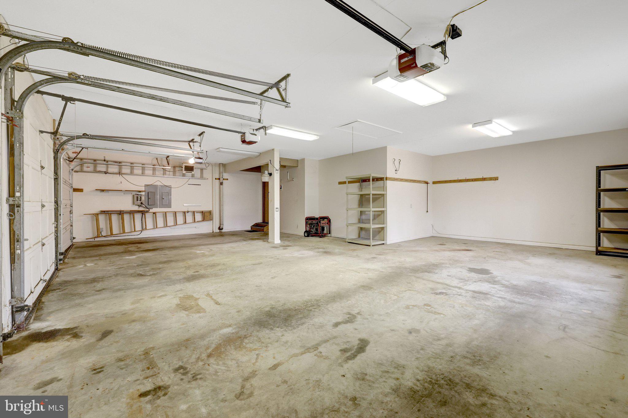 WOODSIDE ESTATES - Residential