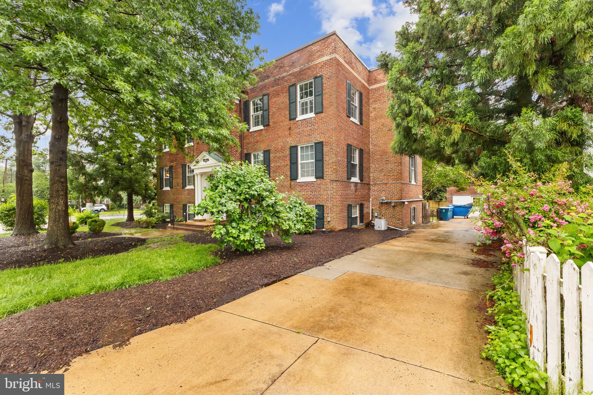 ROSEMONT STATION - Residential