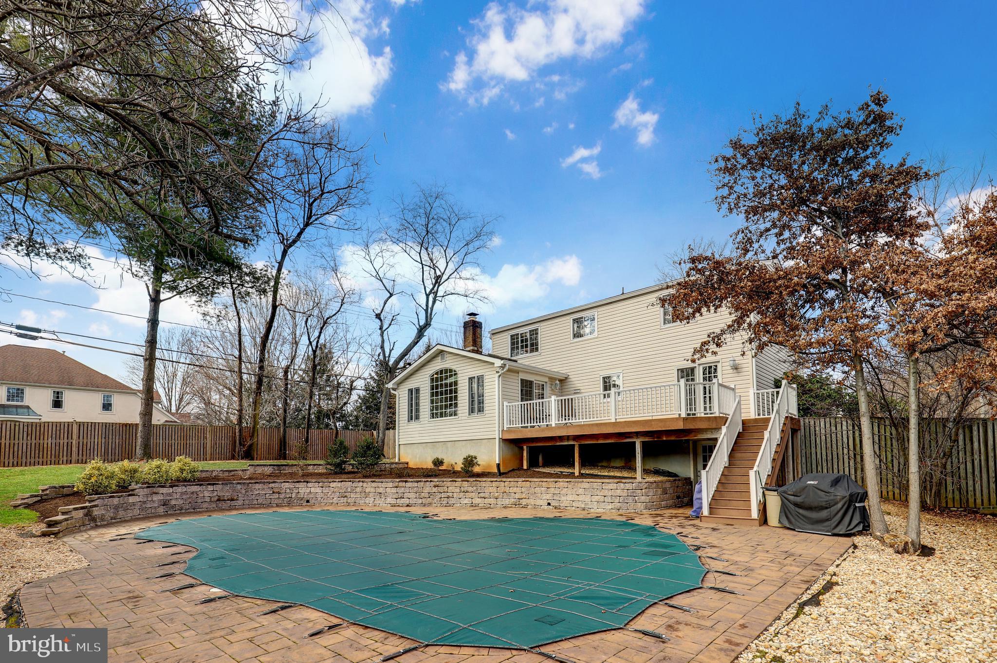 EDGELEA WOODS - Residential