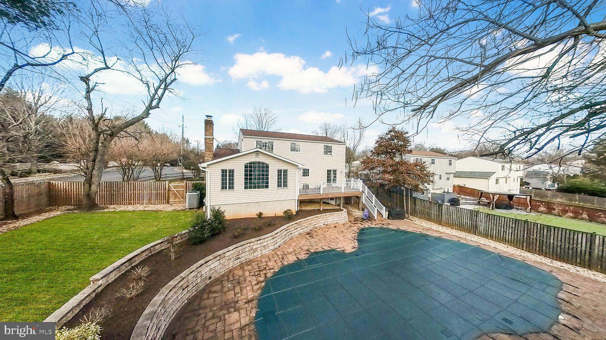 EDGELEA WOODS - Residential