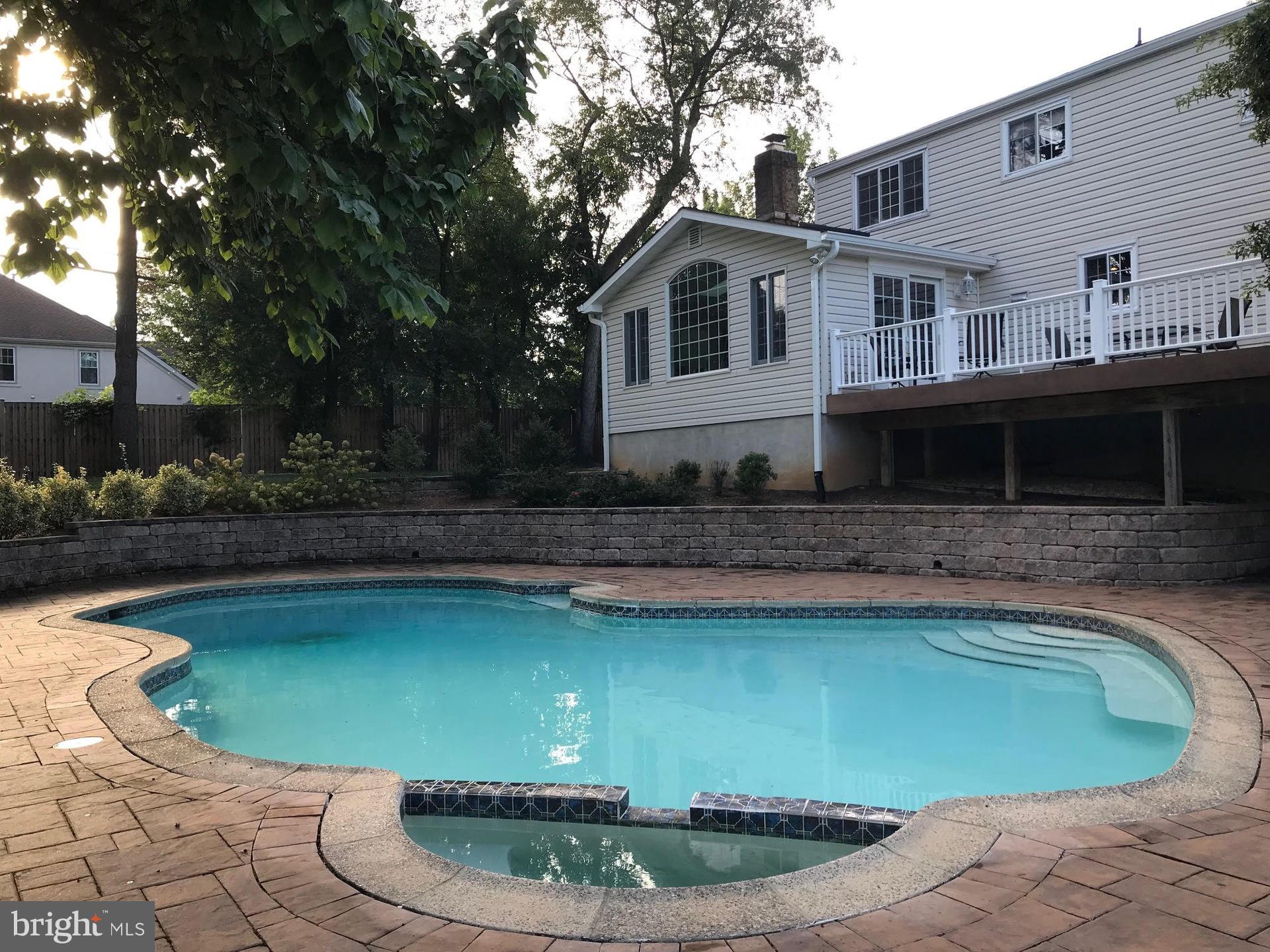 EDGELEA WOODS - Residential